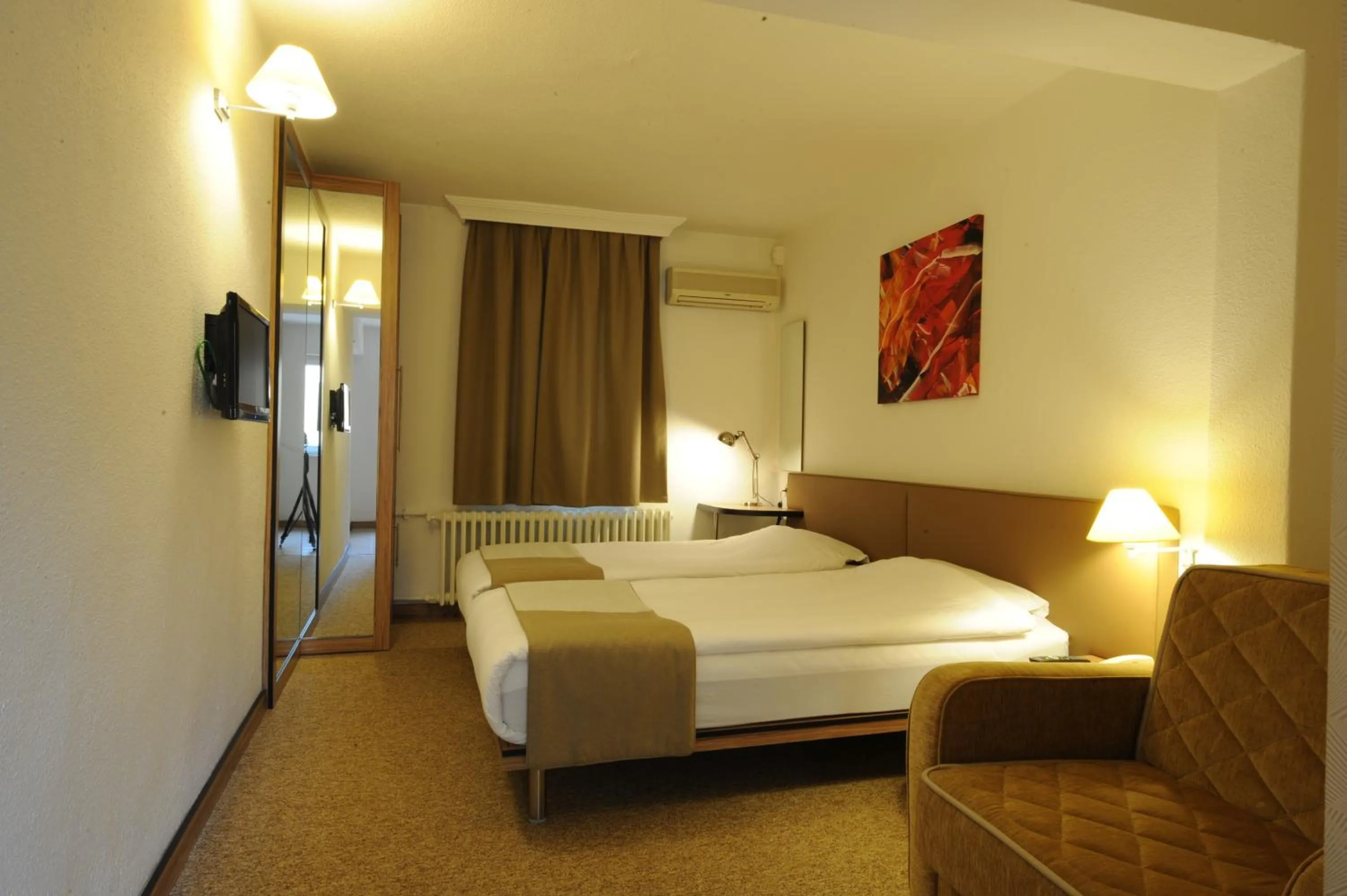 Photo of the whole room, Bed in Kardes Hotel