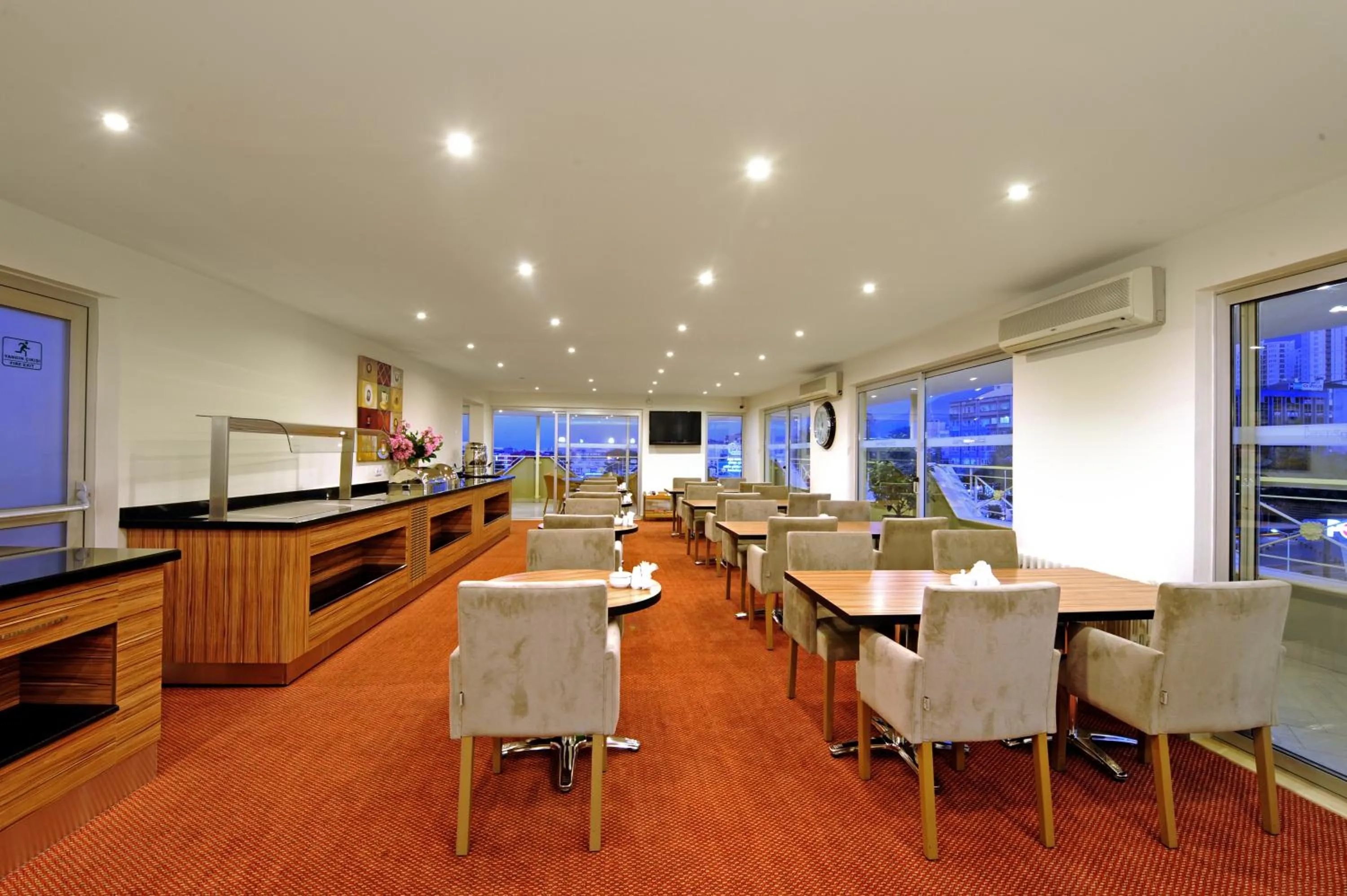 Restaurant/places to eat in Kardes Hotel