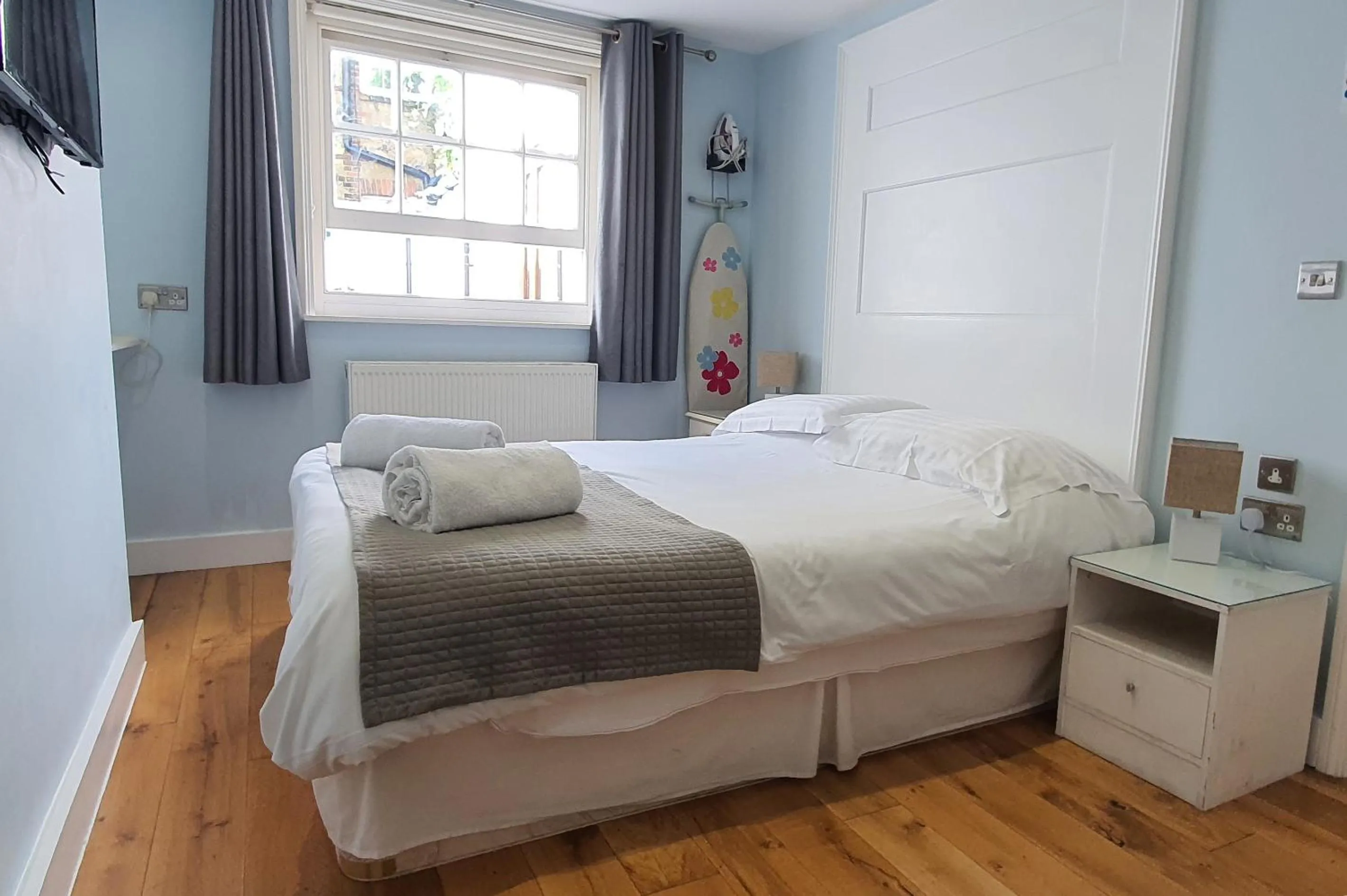 Bedroom, Bed in INNit Joy