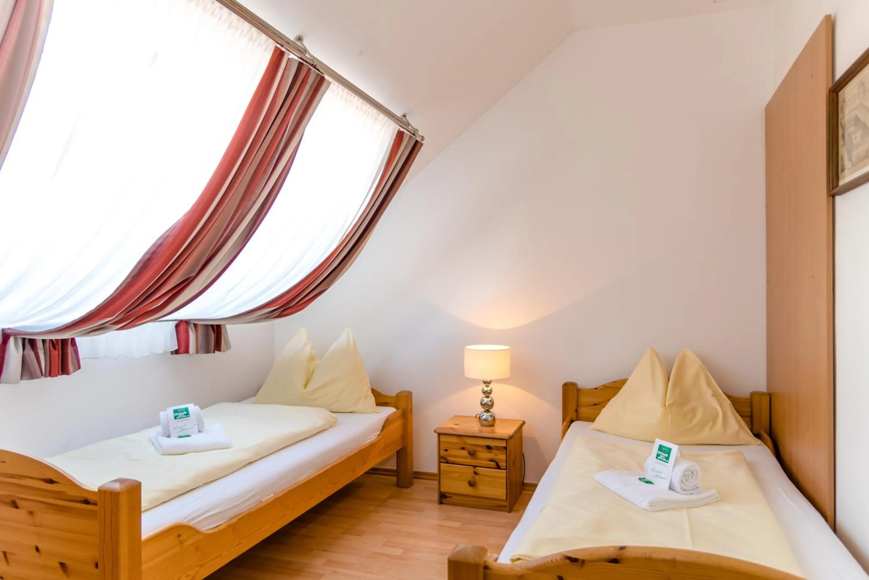 Bedroom, Bed in Stadthotel Schwerterbräu