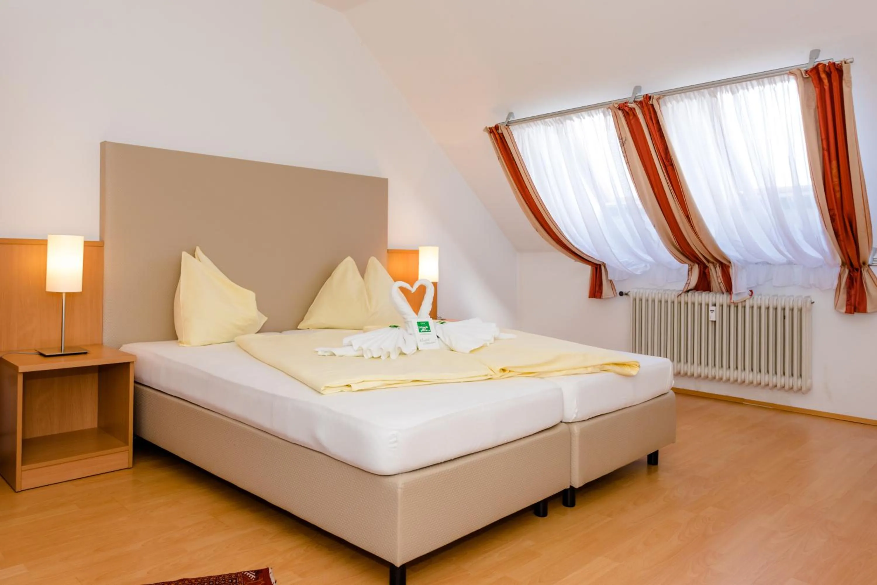 Photo of the whole room, Bed in Stadthotel Schwerterbräu