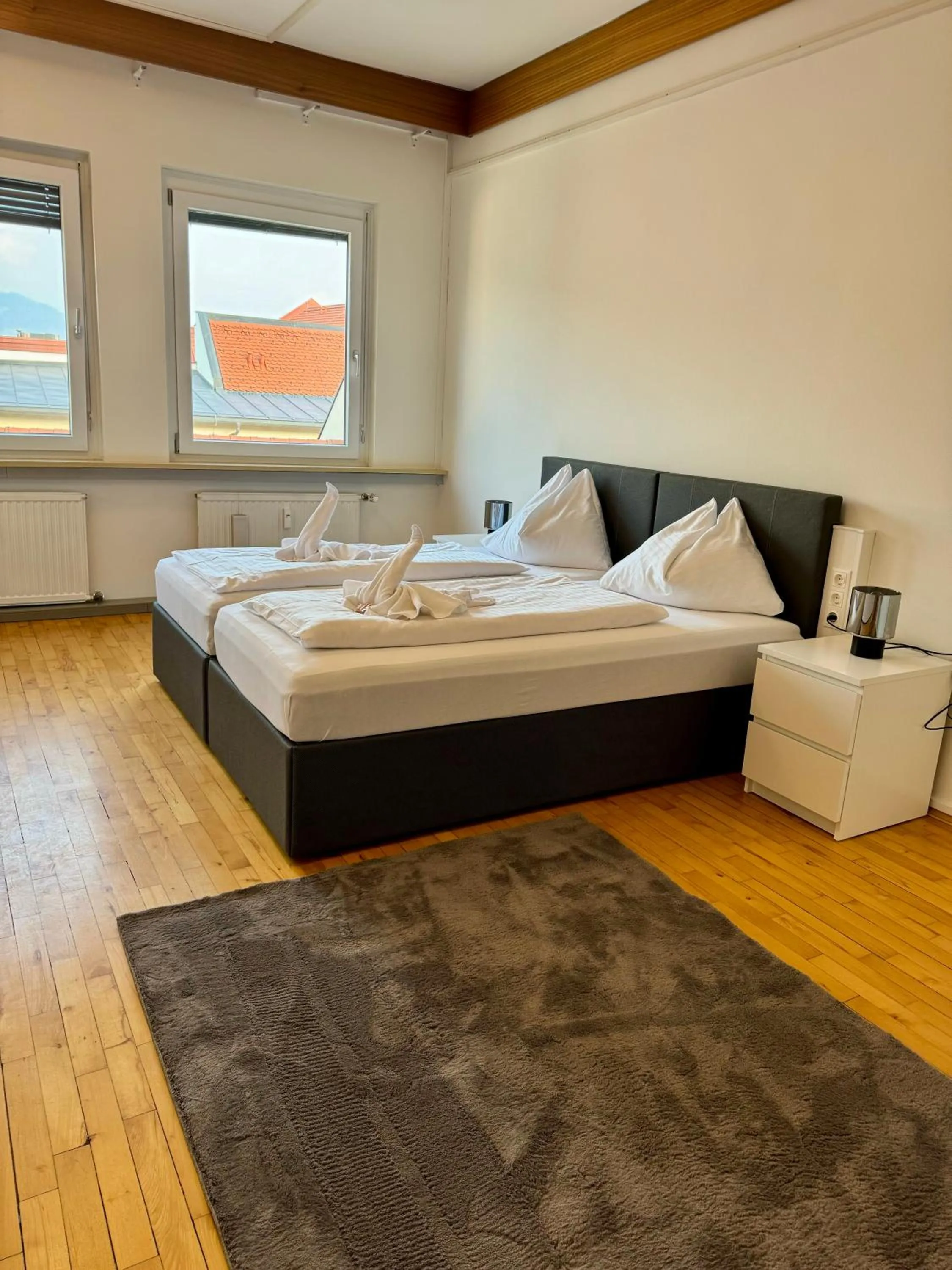 Bedroom, Bed in Stadthotel Schwerterbräu