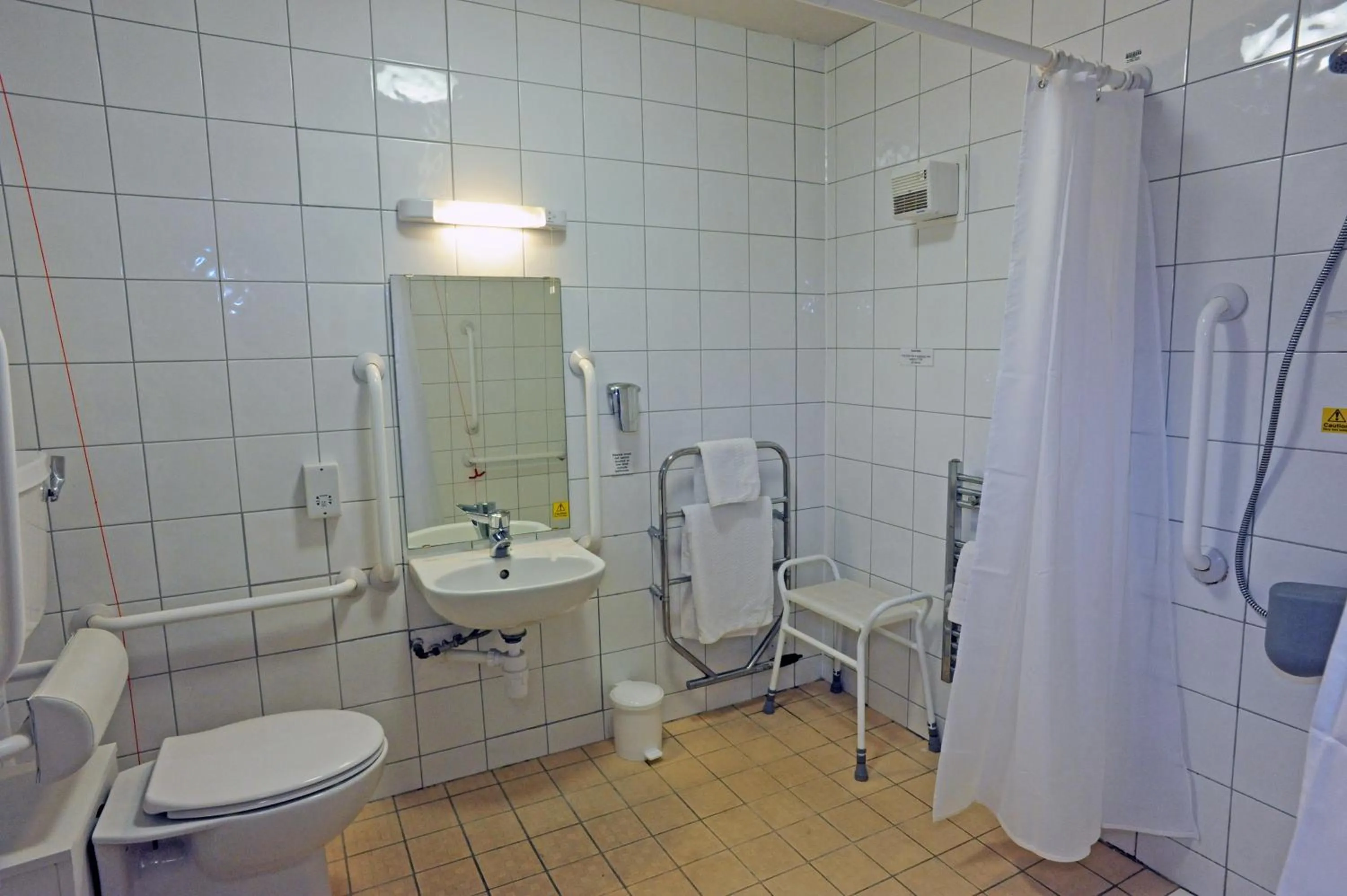 Bedroom in Brentwood Inn by Greene King Inns