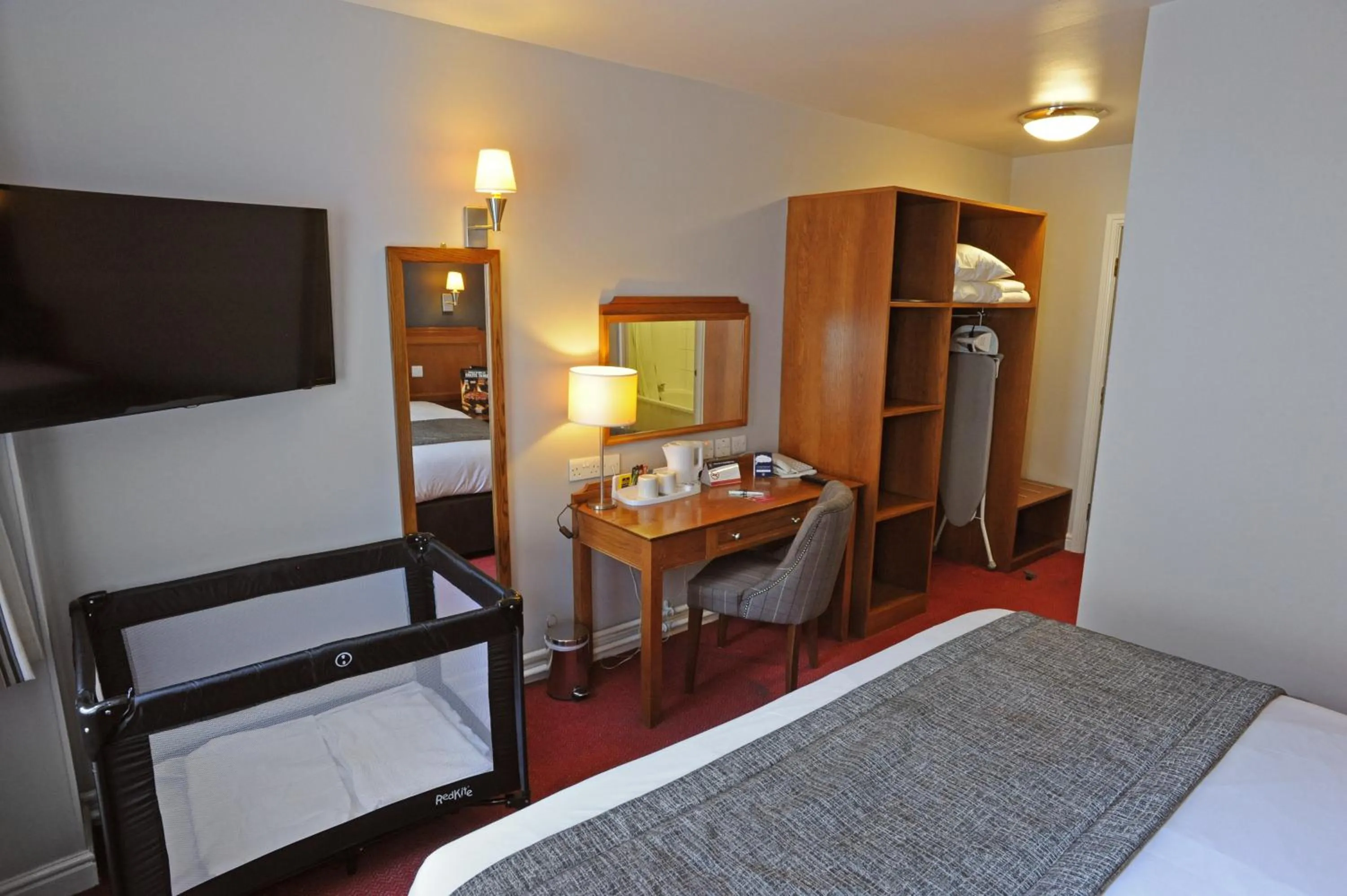 cot, Bed in Brentwood Inn by Greene King Inns