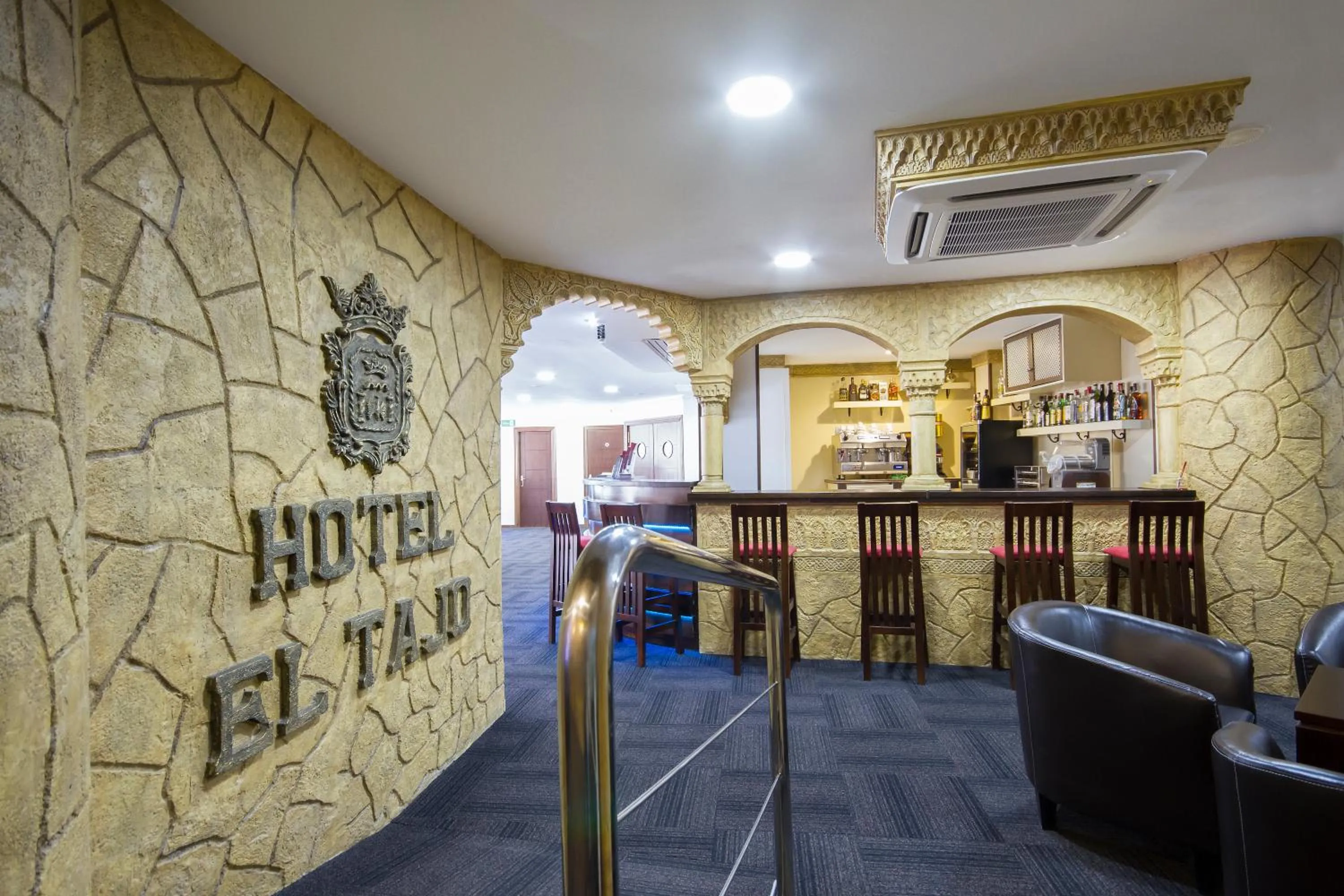 Lounge or bar in Hotel El Tajo & SPA