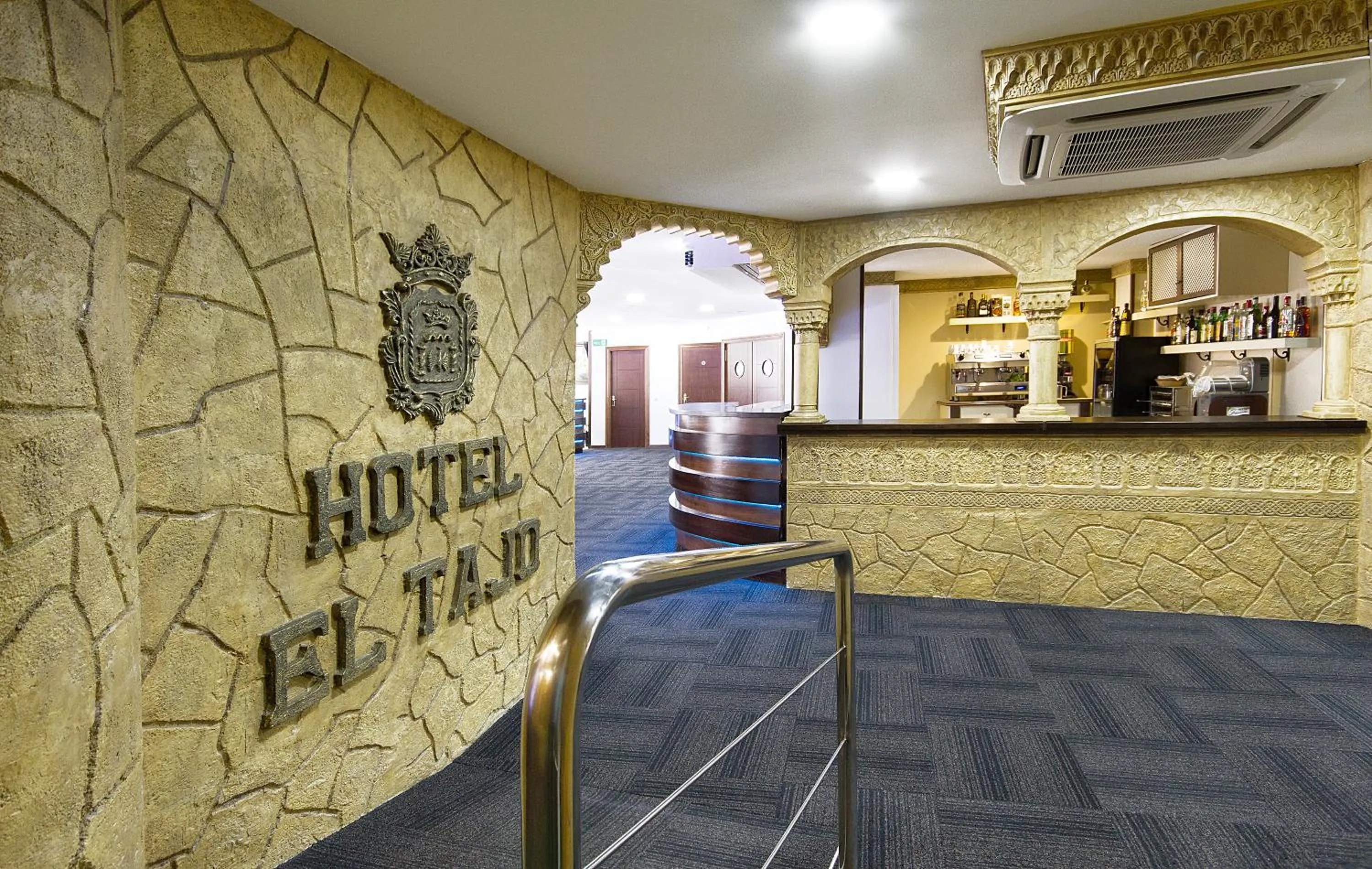 Lounge or bar in Hotel El Tajo & SPA