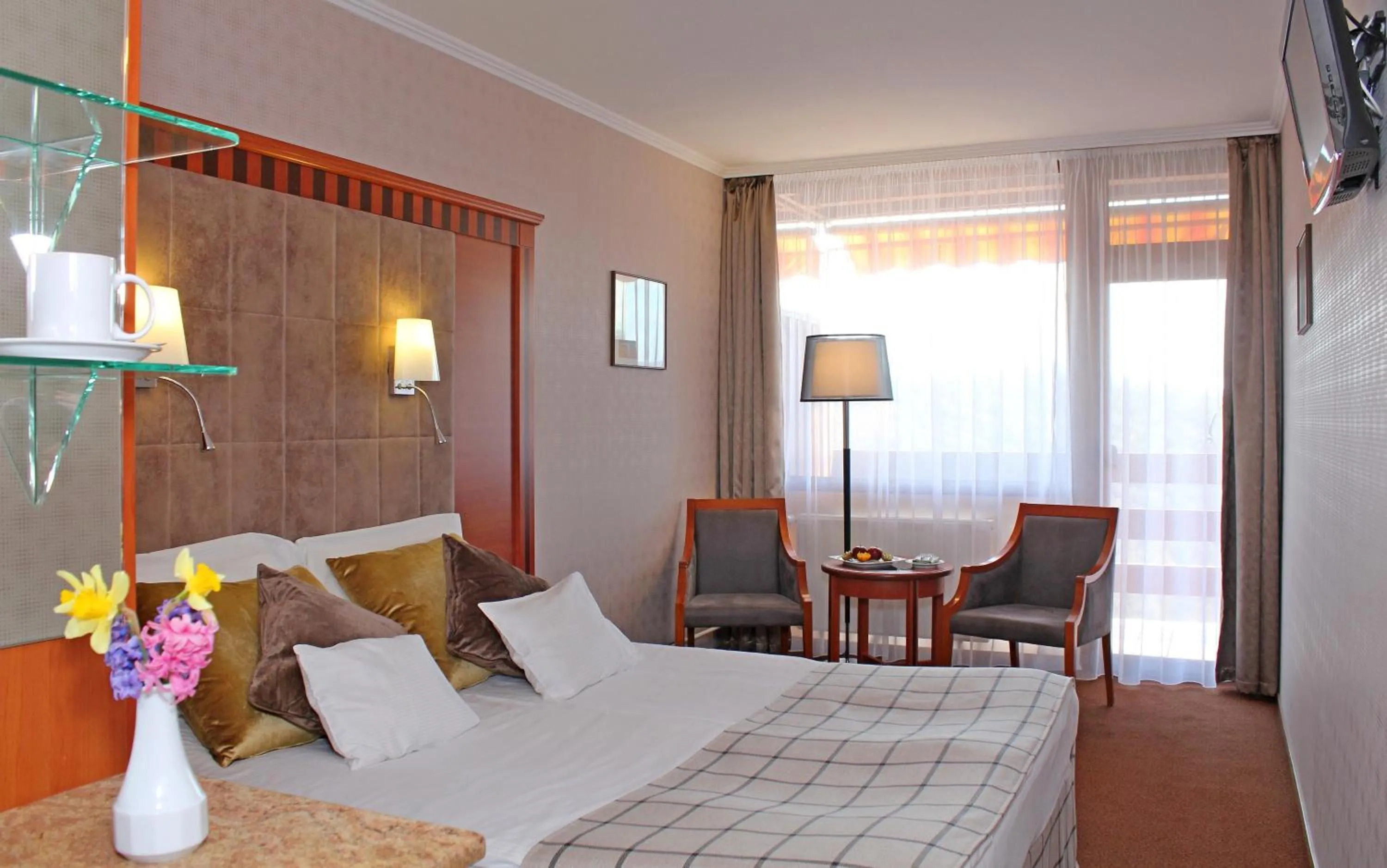 Photo of the whole room, Bed in Silvanus Hotel