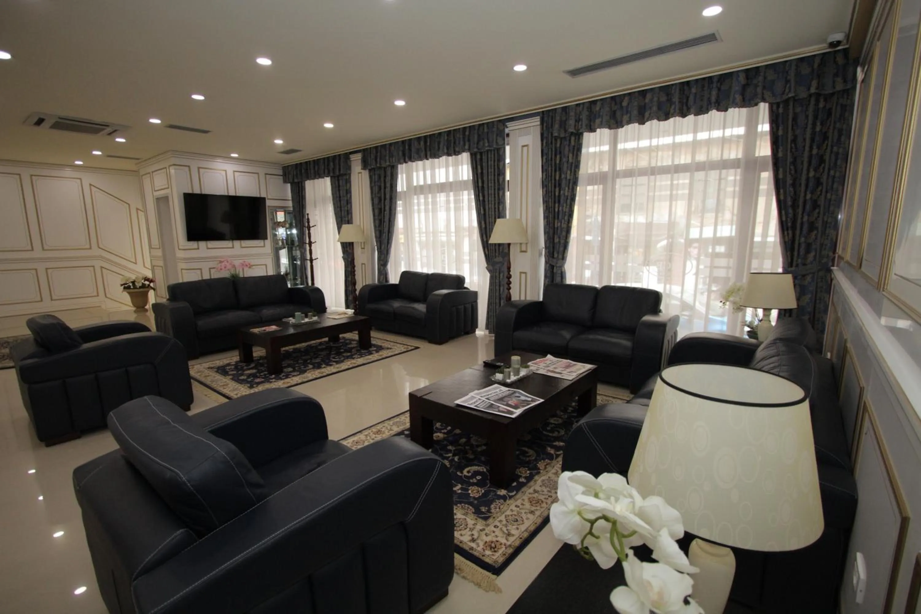 Lobby or reception in Capital Tirana Hotel Bruçi