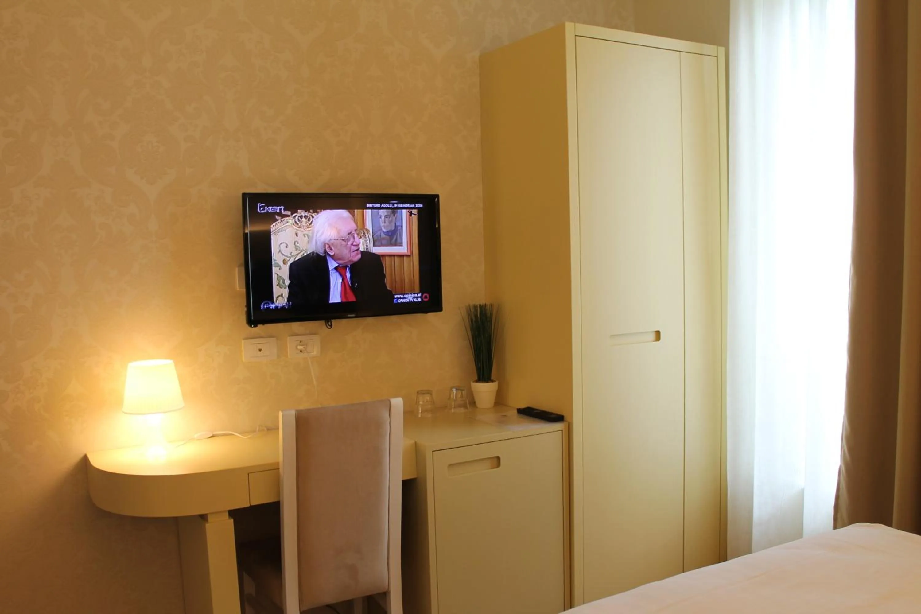 Coffee/tea facilities, Bed in Capital Tirana Hotel Bruçi