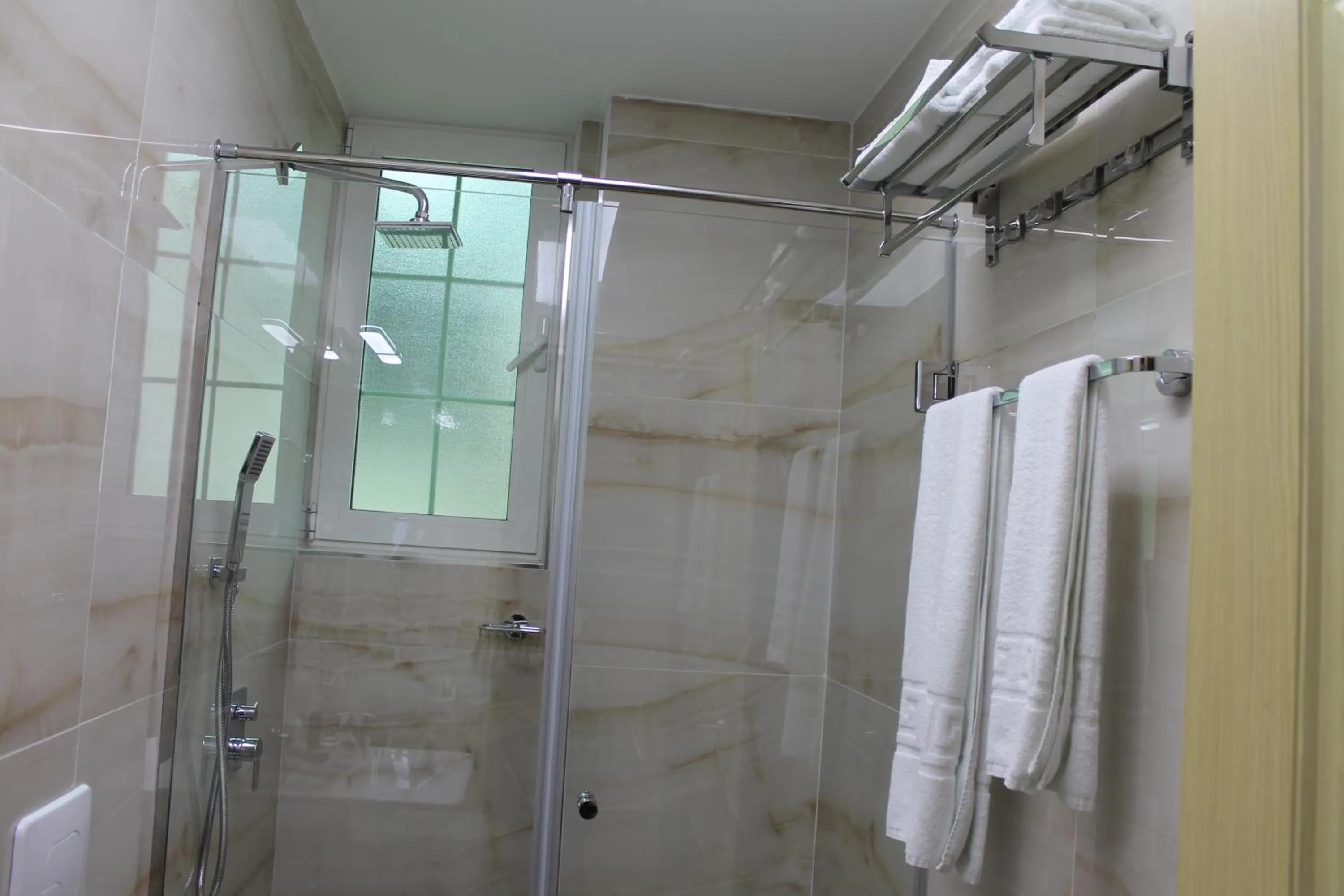 Shower in Capital Tirana Hotel Bruçi