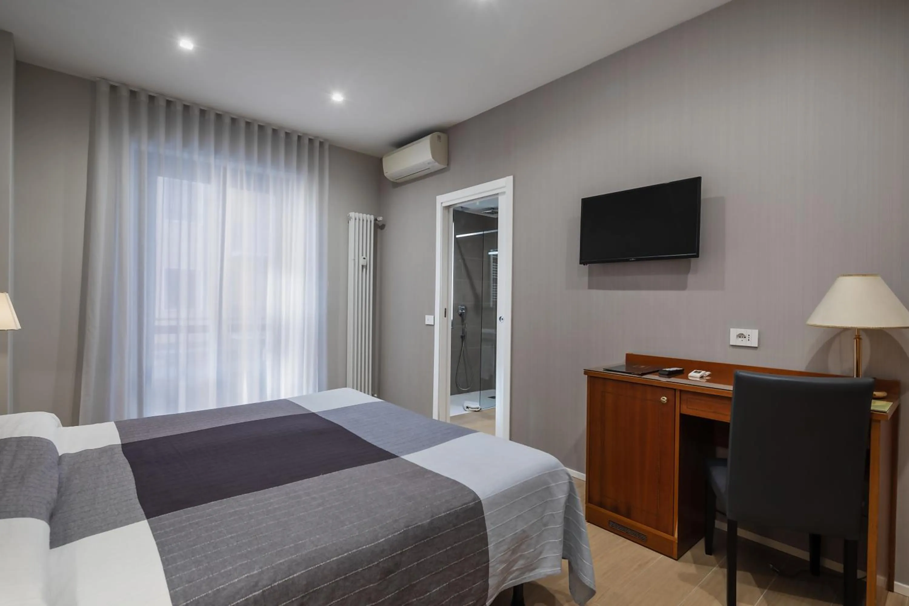 Bed in Hotel Excelsior Pavia