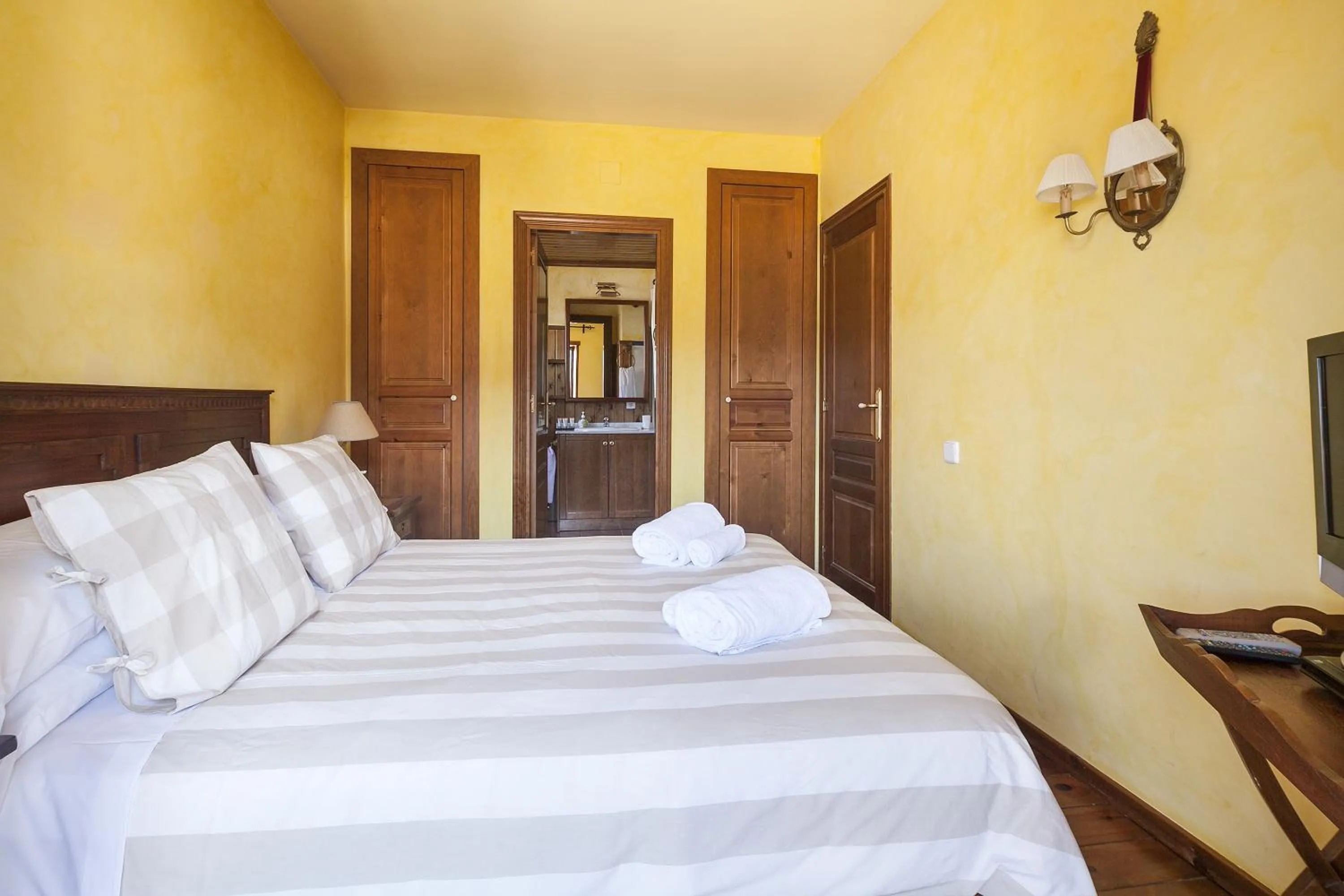 Bedroom, Bed in Baqueira Apartamentos Cota 1700 a pie de pistas