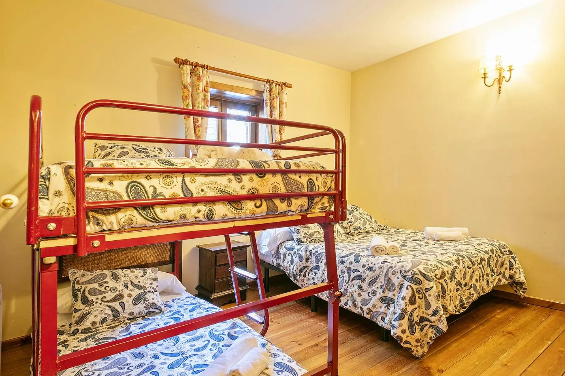 Bed in Baqueira Apartamentos Cota 1700 a pie de pistas