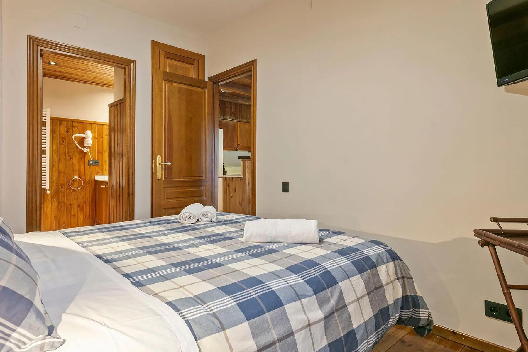 Bed in Baqueira Apartamentos Cota 1700 a pie de pistas