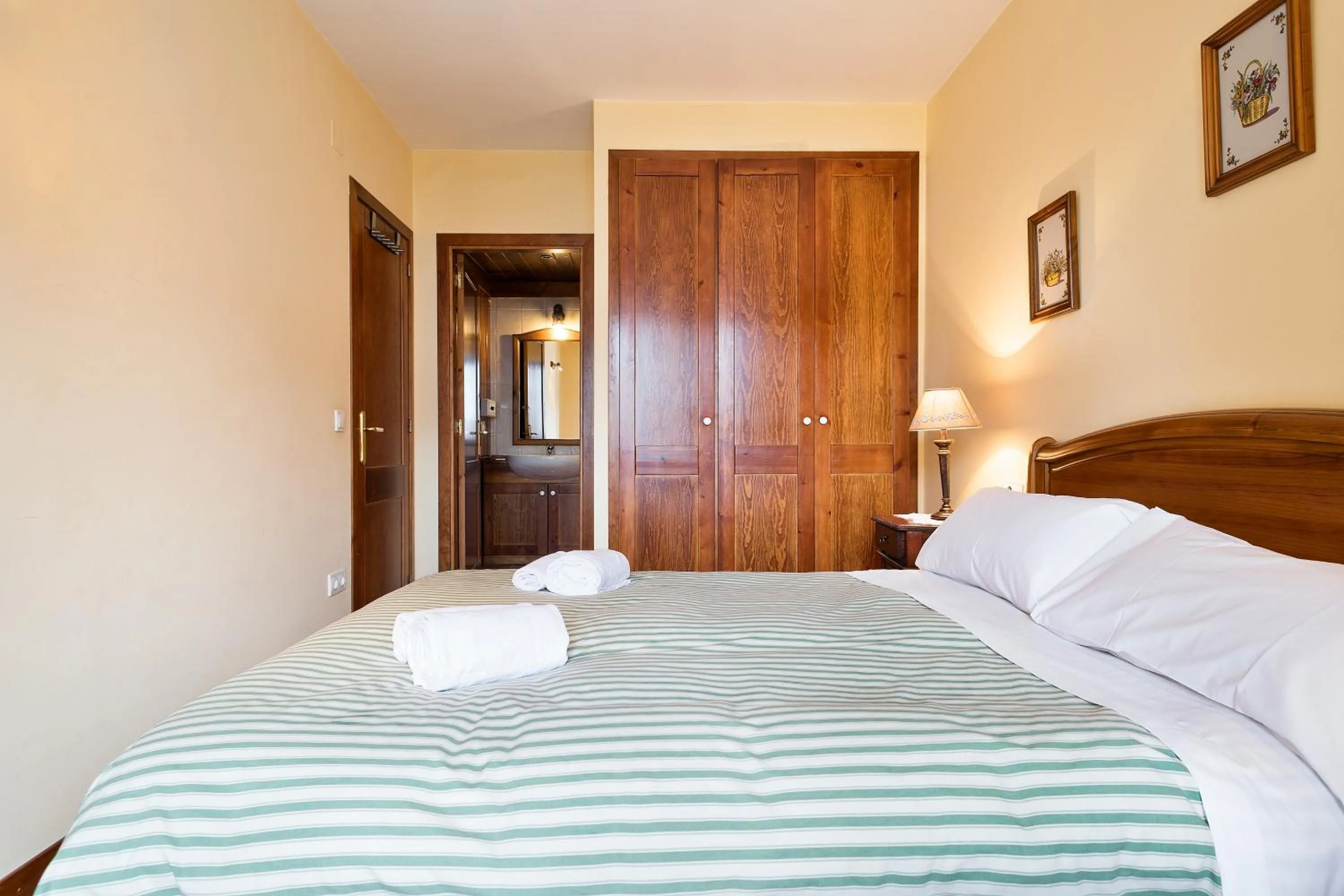 Bedroom, Bed in Baqueira Apartamentos Cota 1700 a pie de pistas