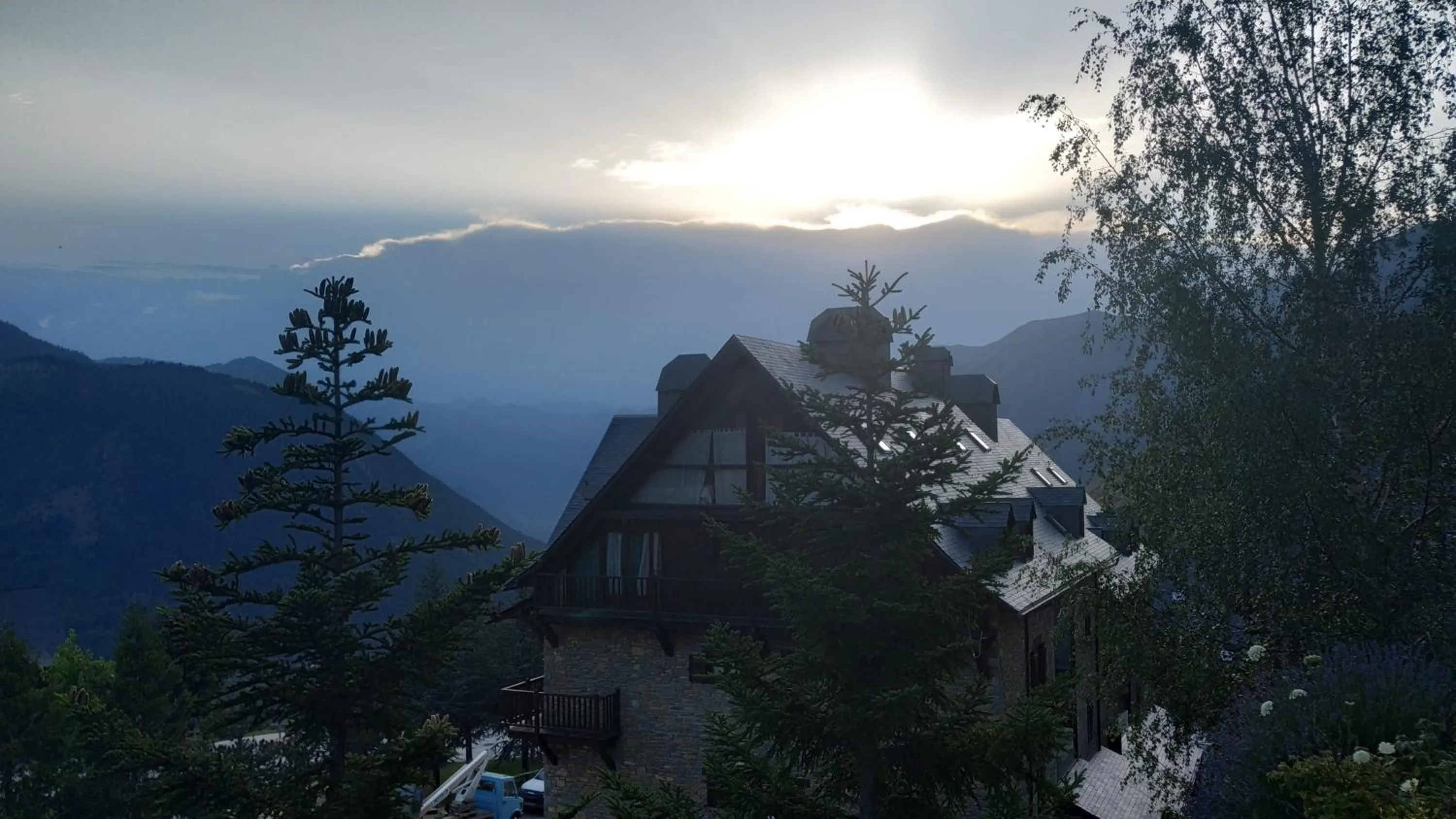 Sunset in Baqueira Apartamentos Cota 1700 a pie de pistas