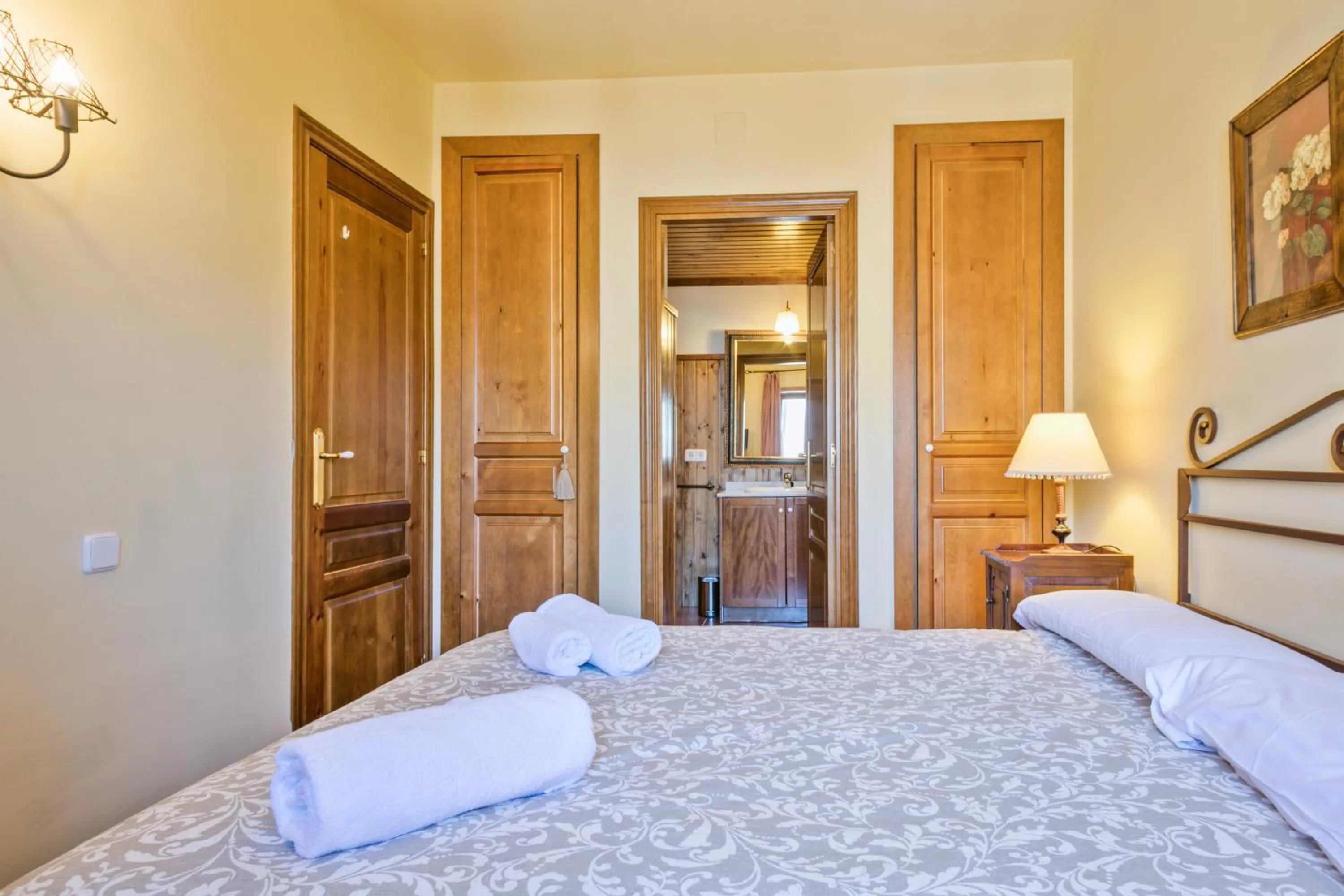 Bed in Baqueira Apartamentos Cota 1700 a pie de pistas