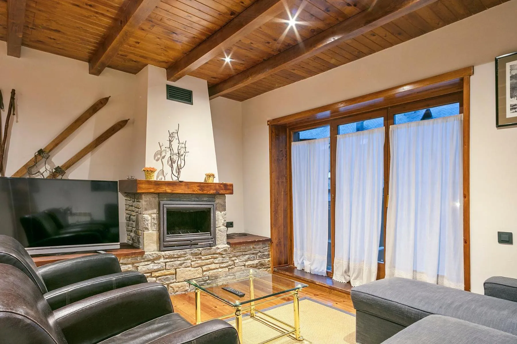 TV and multimedia in Baqueira Apartamentos Cota 1700 a pie de pistas