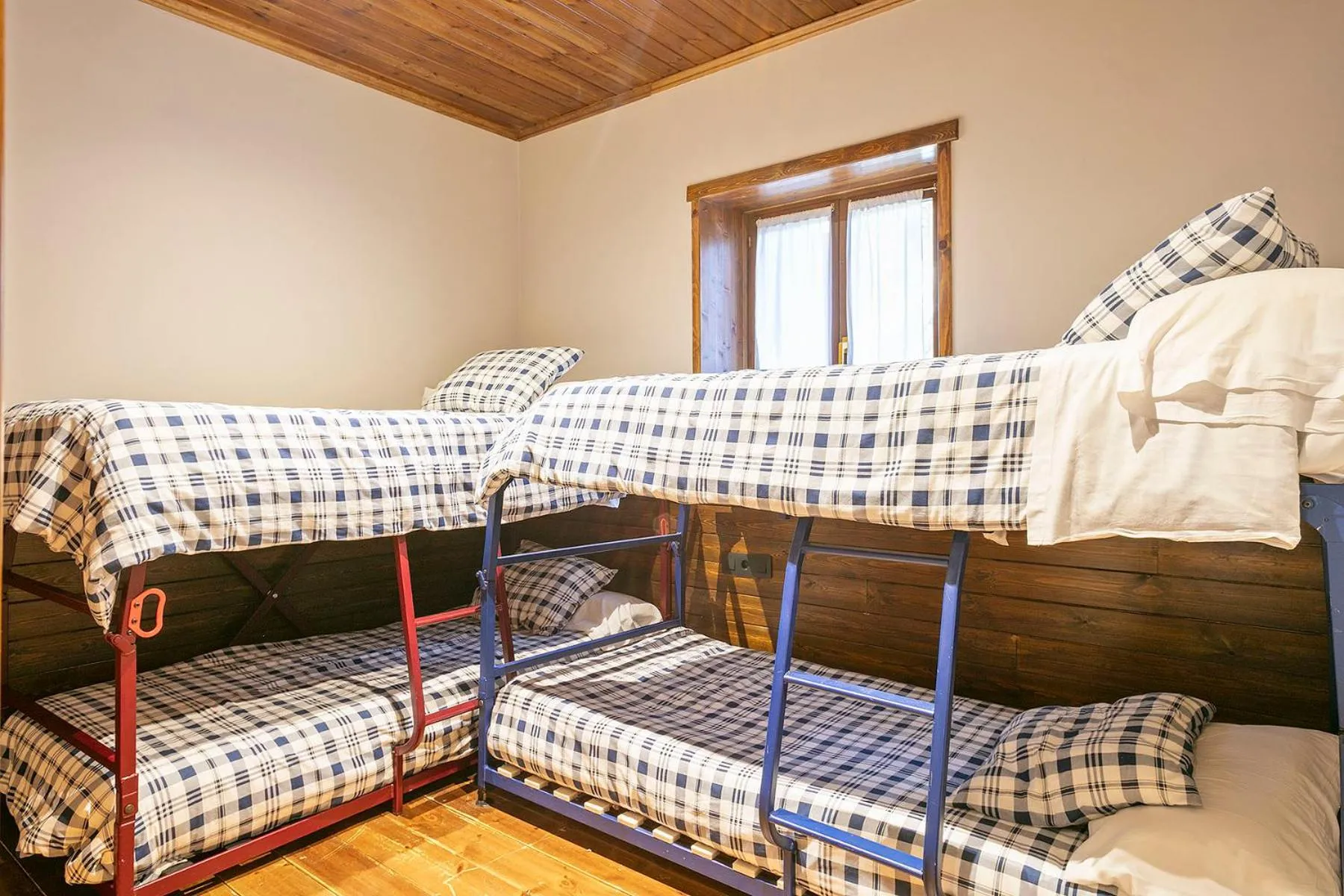 Photo of the whole room, Bed in Baqueira Apartamentos Cota 1700 a pie de pistas