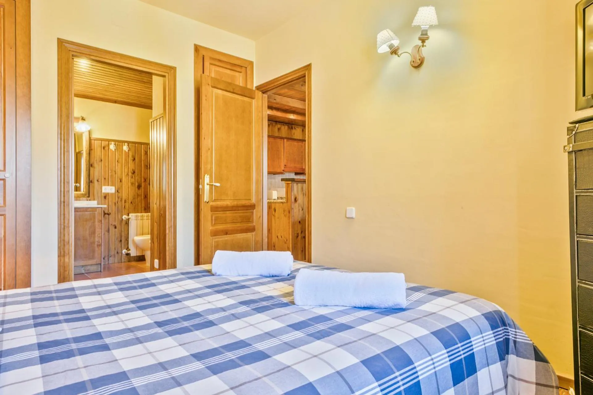 Bed in Baqueira Apartamentos Cota 1700 a pie de pistas