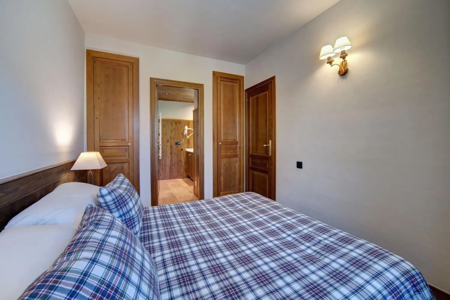 Bed in Baqueira Apartamentos Cota 1700 a pie de pistas