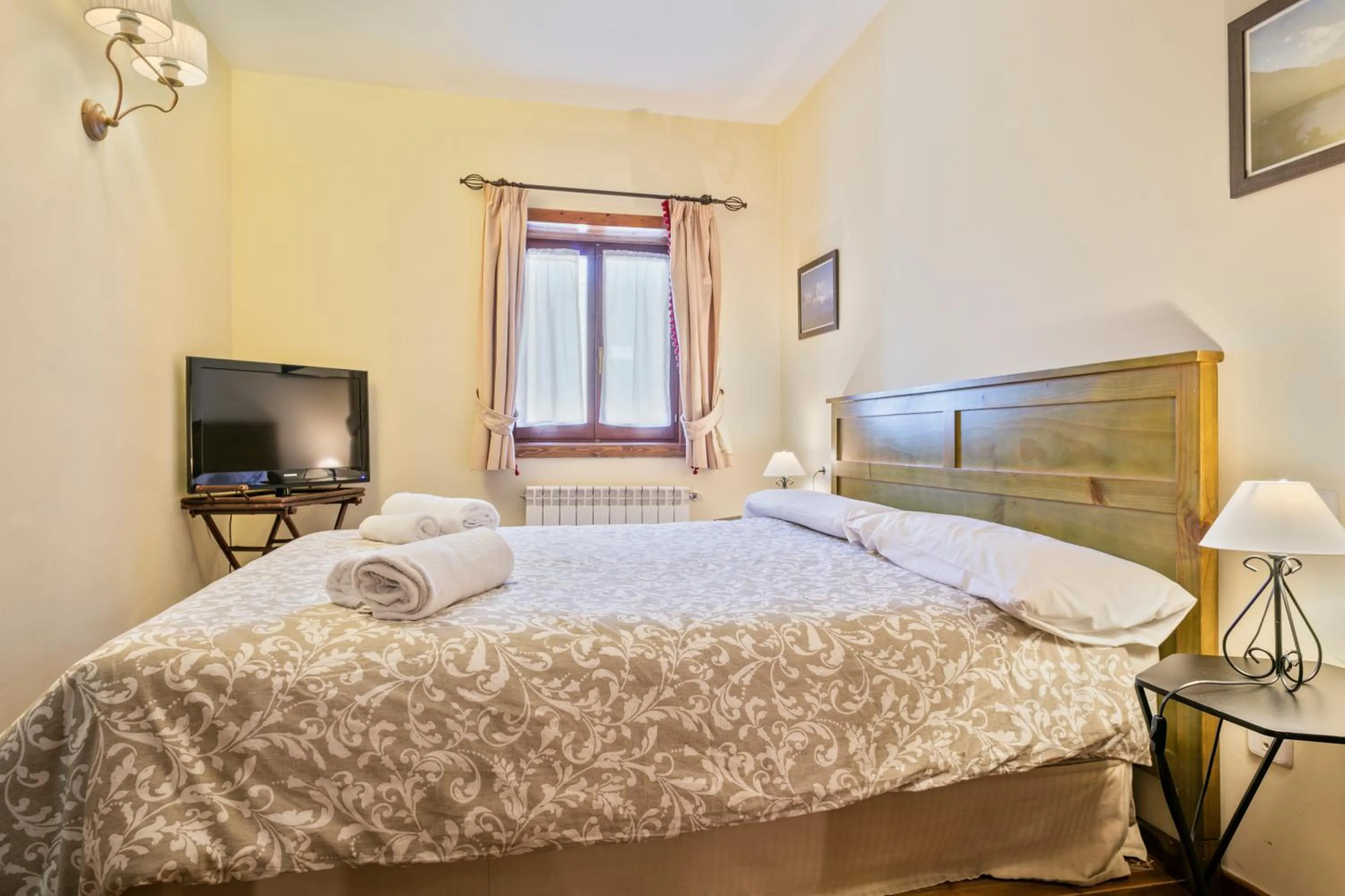 Bed in Baqueira Apartamentos Cota 1700 a pie de pistas