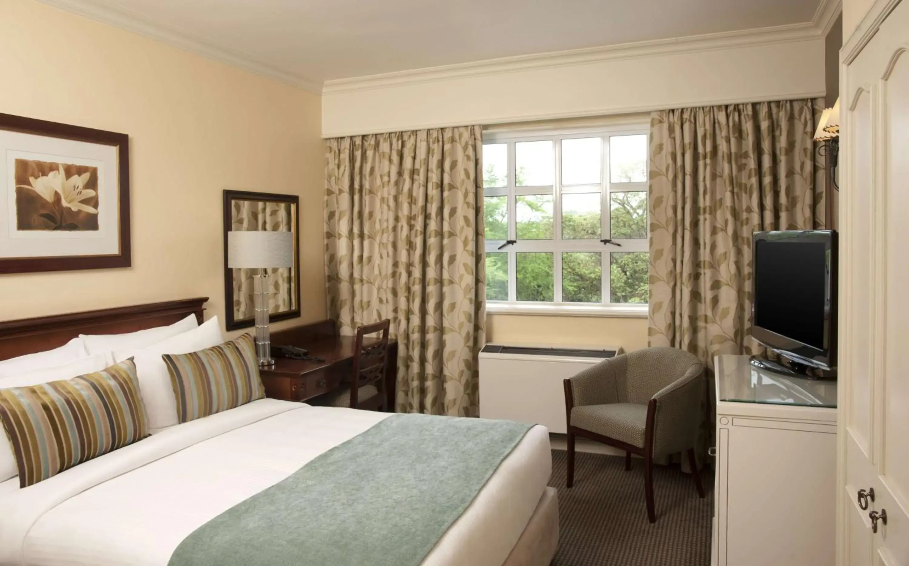 Executive Queen Room Non Smoking in Southern Sun Mbombela Executive Queen Room Non Smoking in Southern Sun Mbombela