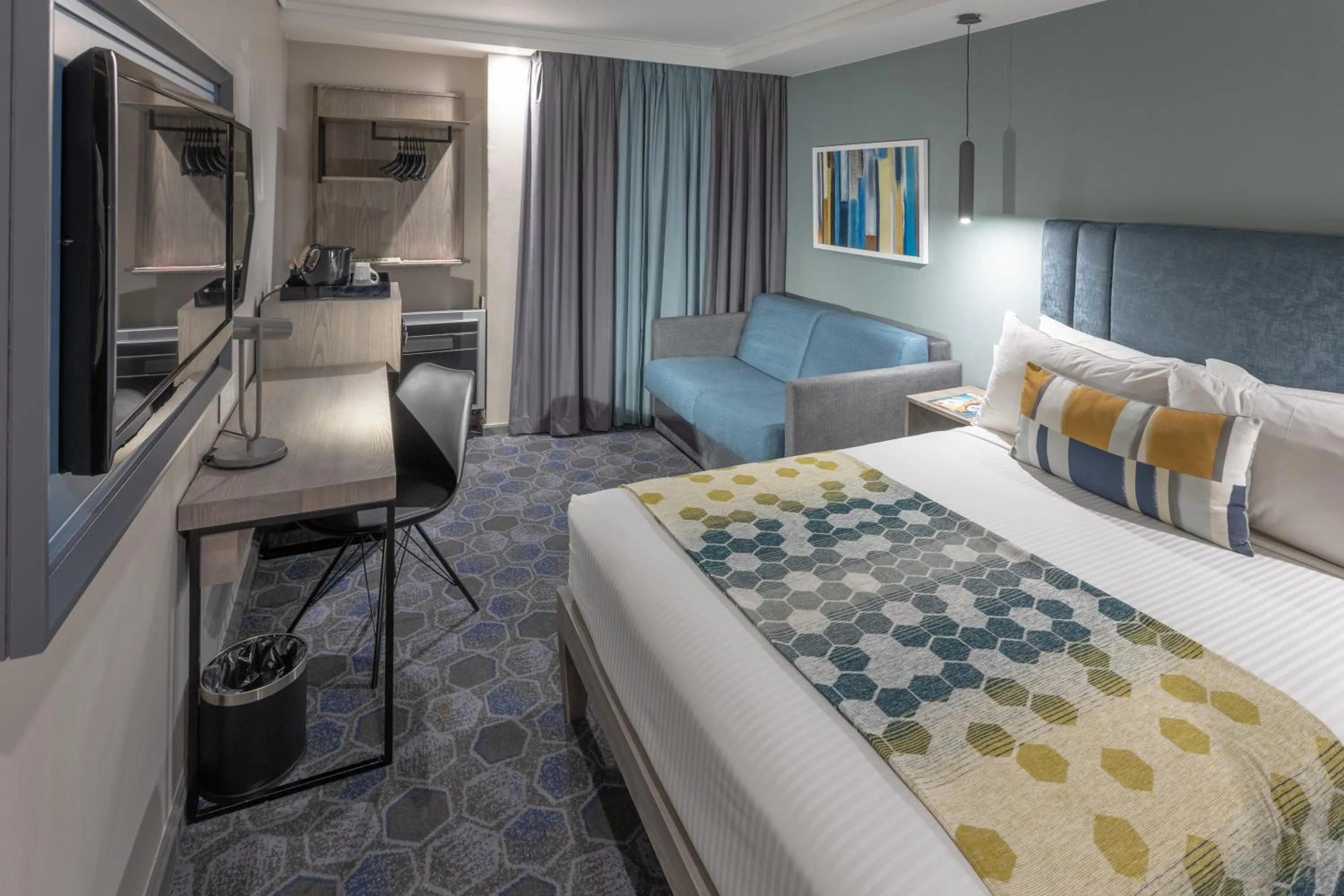 Photo of the whole room, Bed in StayEasy Mbombela