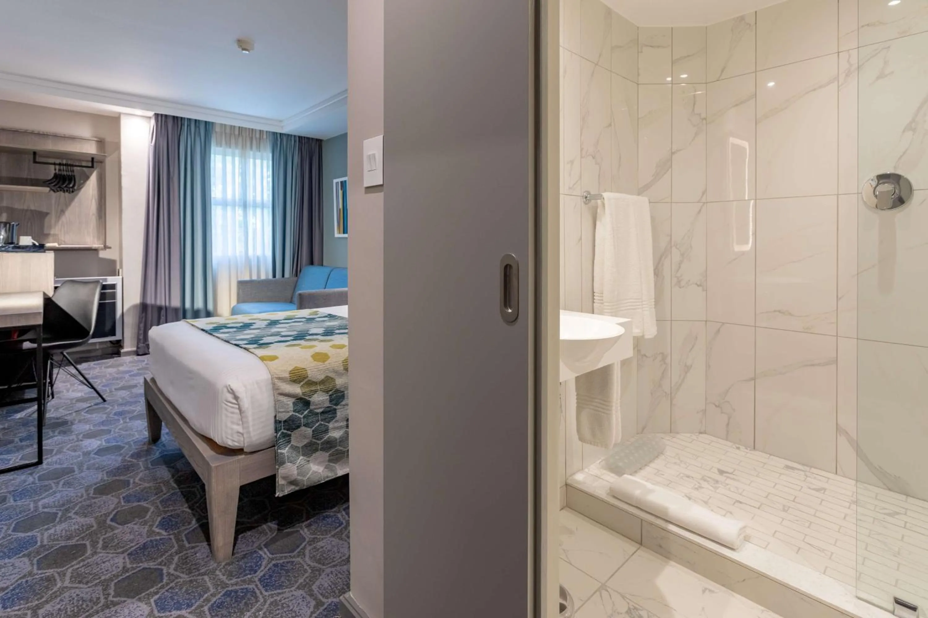 Photo of the whole room, Bed in StayEasy Mbombela