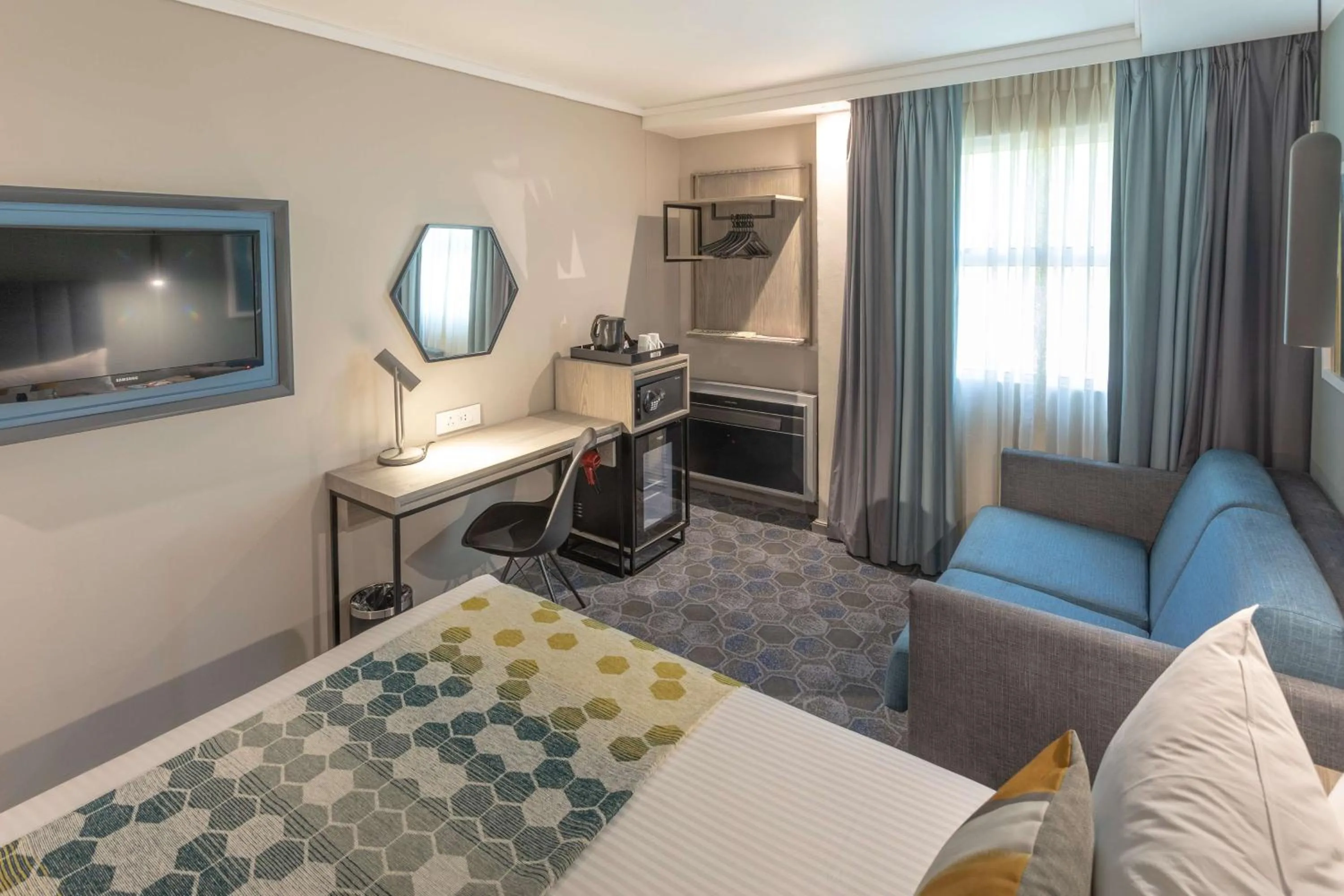 Photo of the whole room, Bed in StayEasy Mbombela