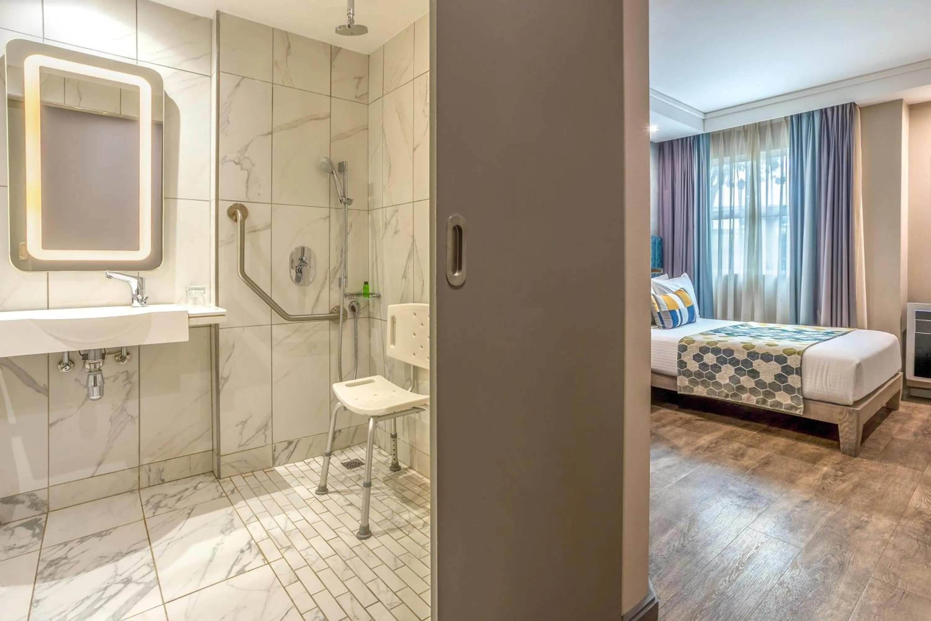 Bedroom, Bed in StayEasy Mbombela