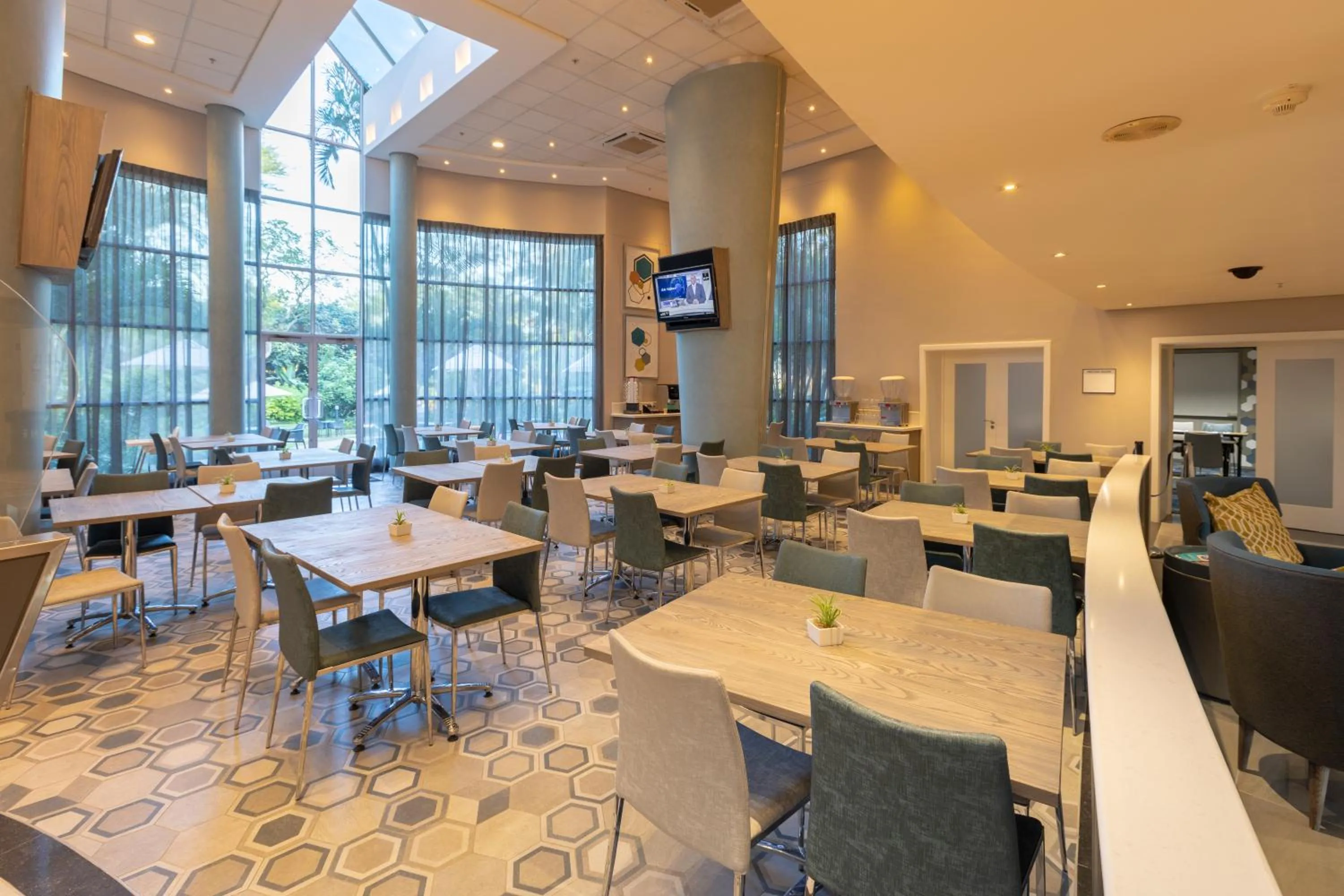 Restaurant/places to eat in StayEasy Mbombela