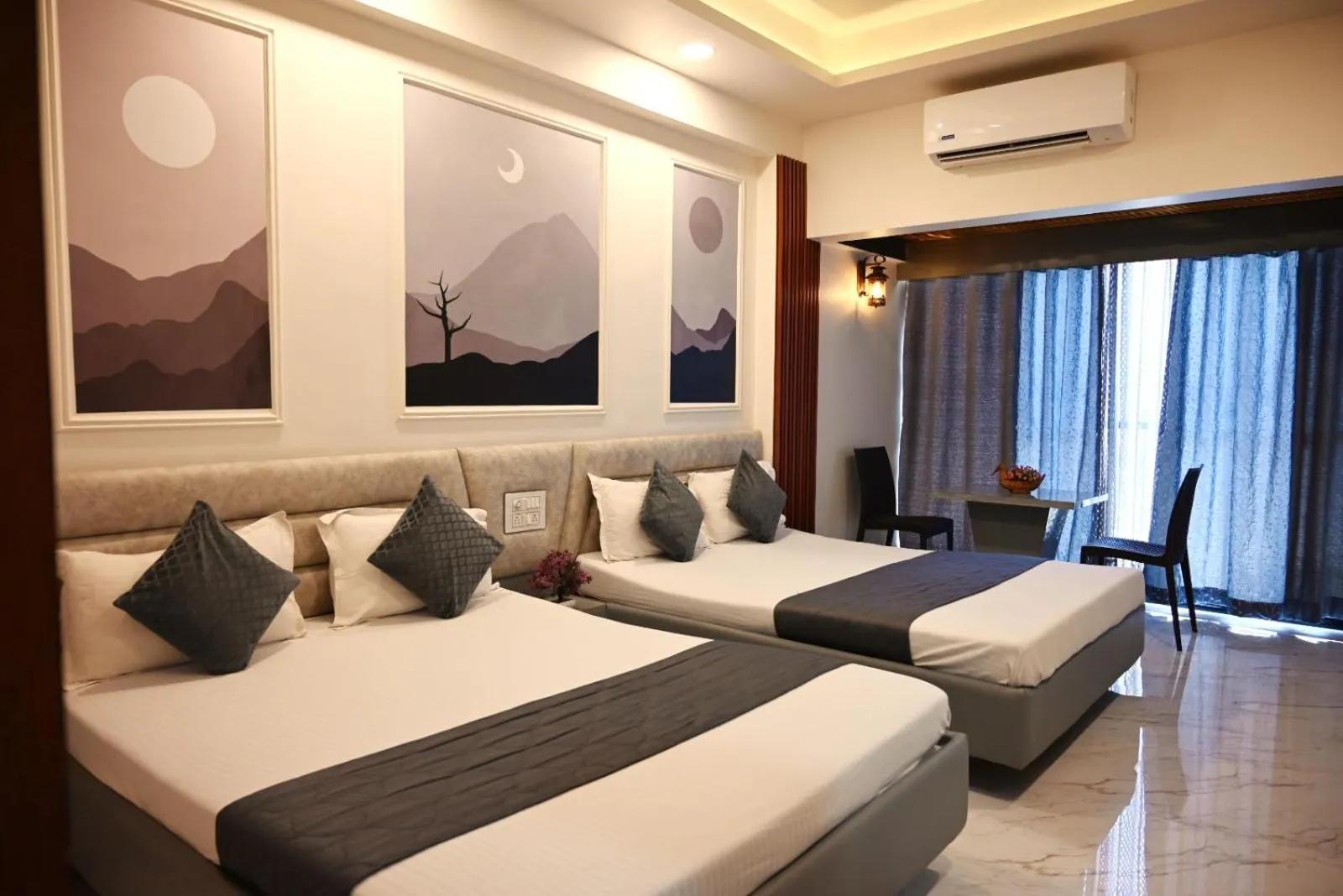 Bed in Hotel Saideep Villas, Shirdi