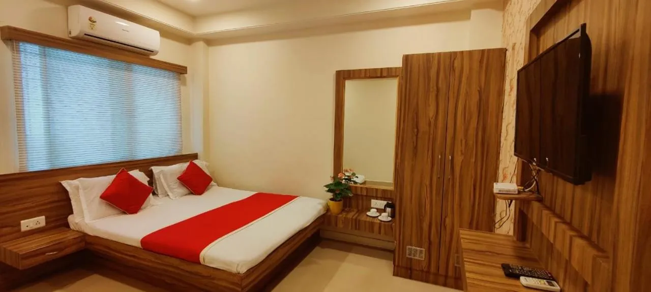 Bed in Hotel Saideep Villas, Shirdi