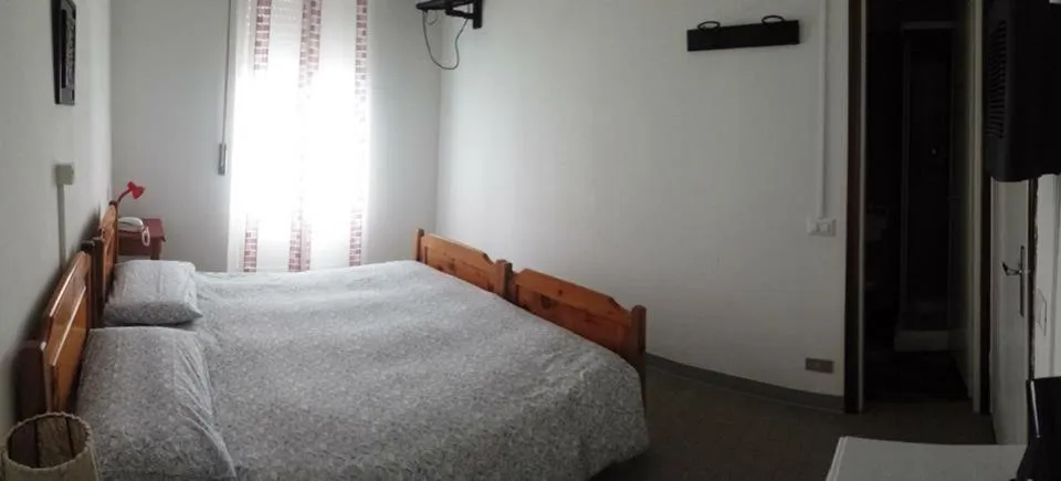 Lake view, Bed in Albergo Ristorante Pizzeria Bellavista