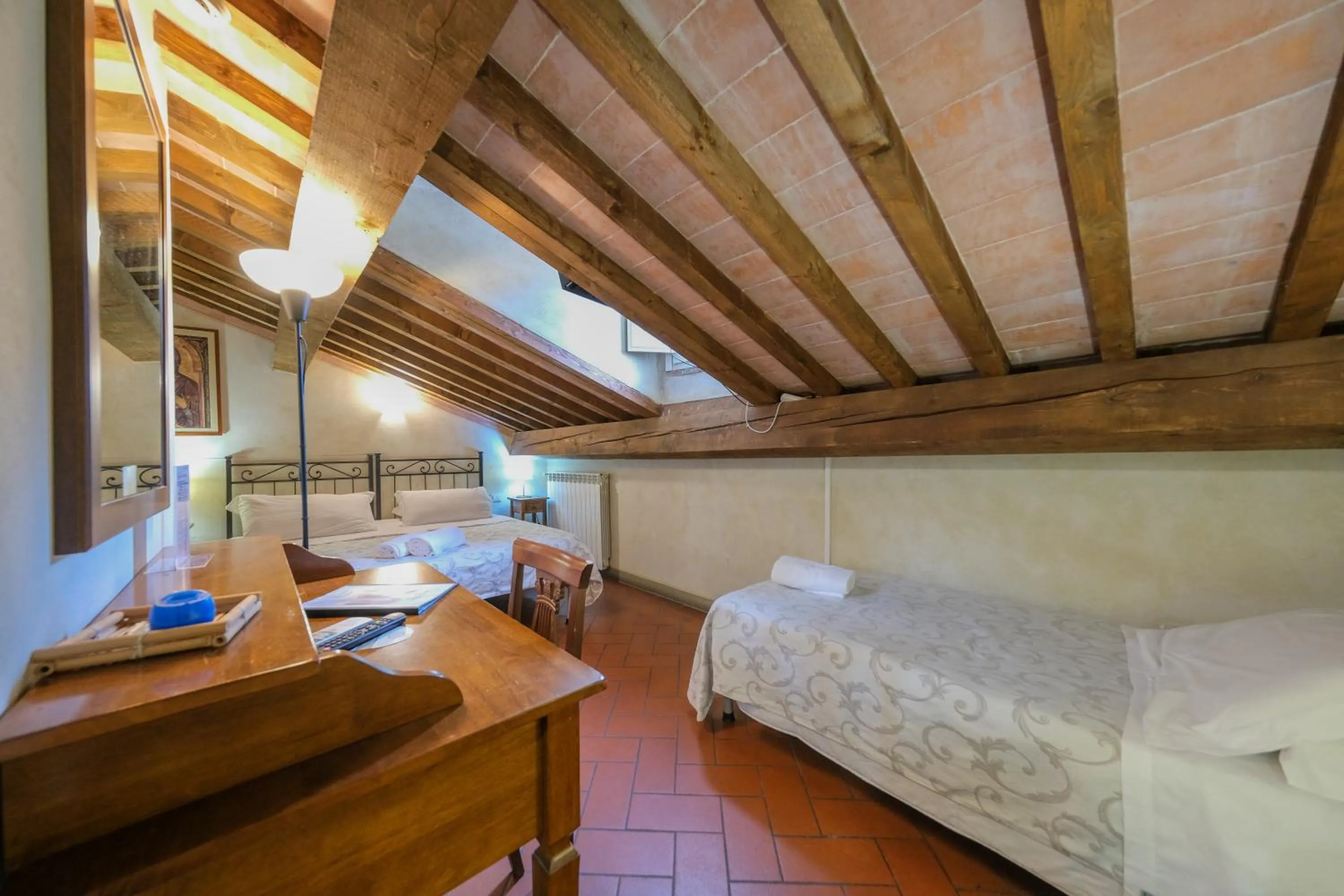 Bedroom, Bed in San Tommaso