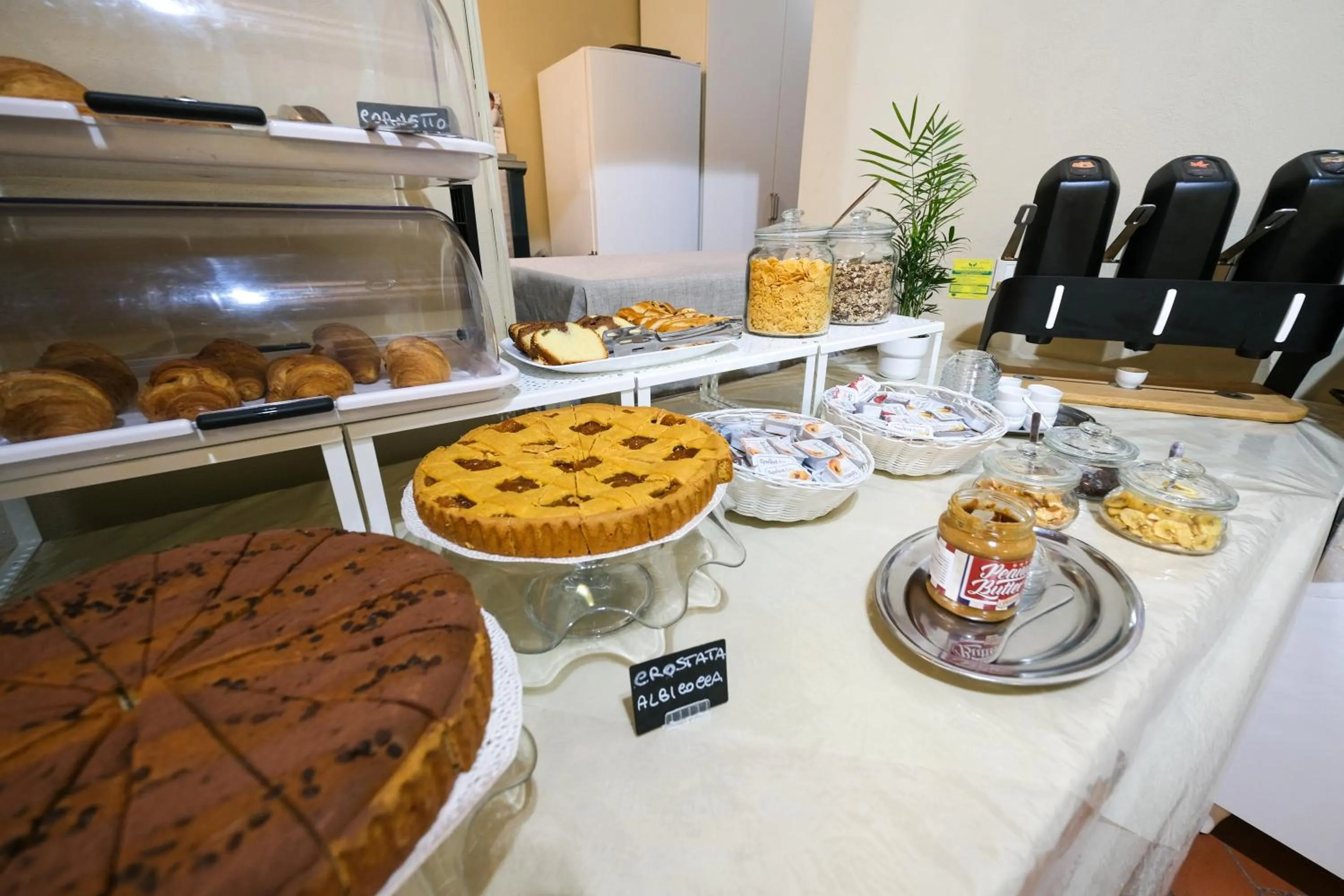 Buffet breakfast in San Tommaso