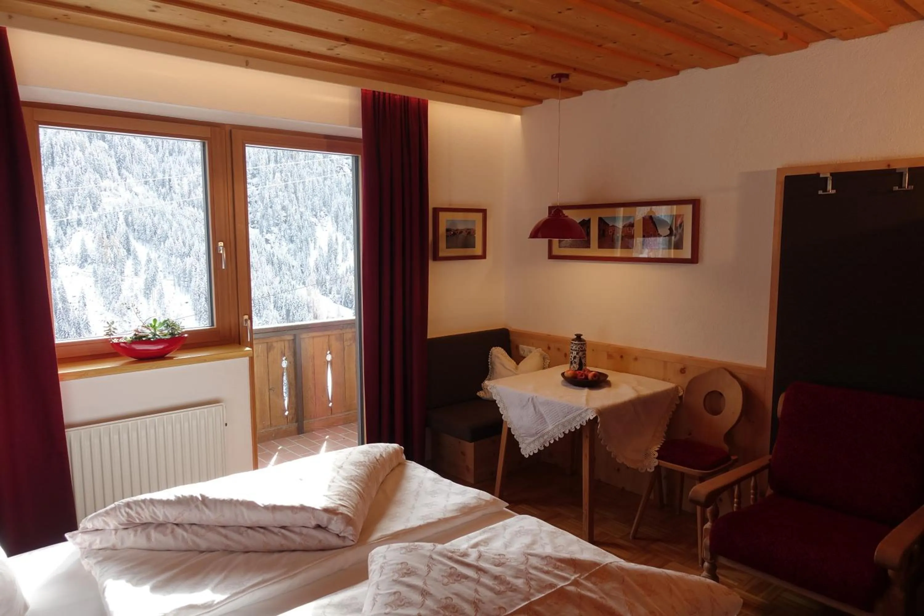 Seating area, Bed in Apart Stotter