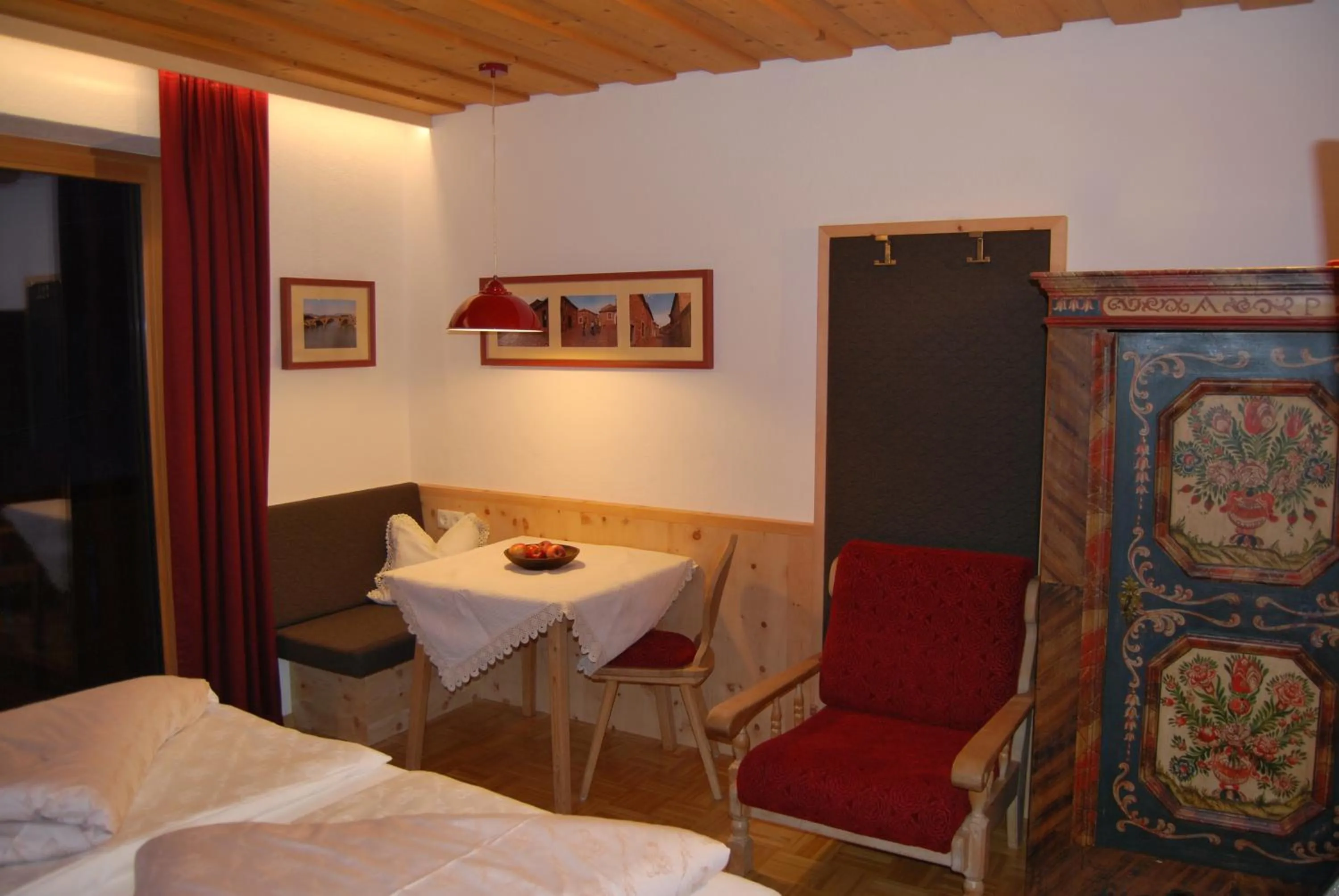 Seating area, Bed in Apart Stotter