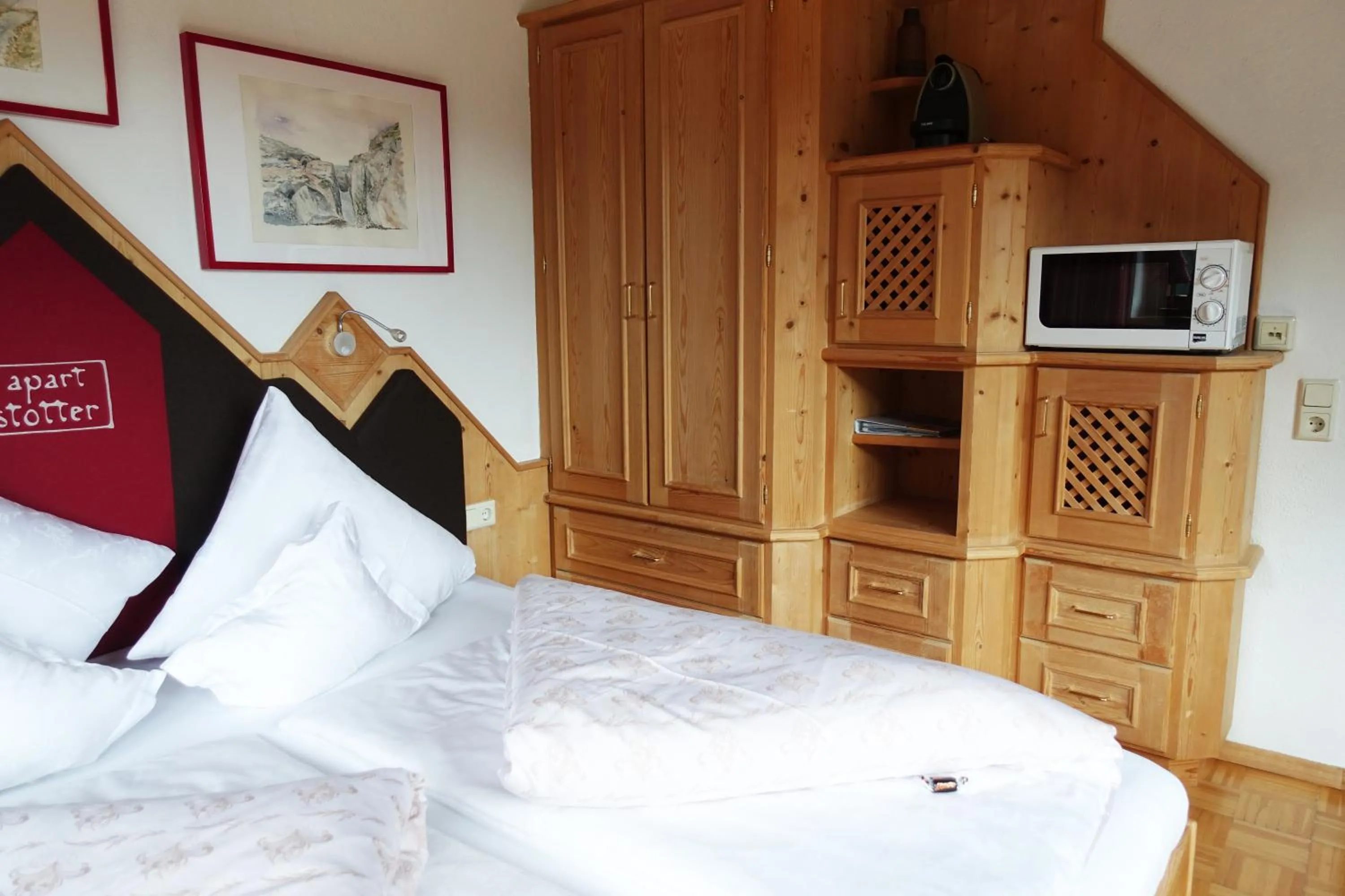 Photo of the whole room, Bed in Apart Stotter