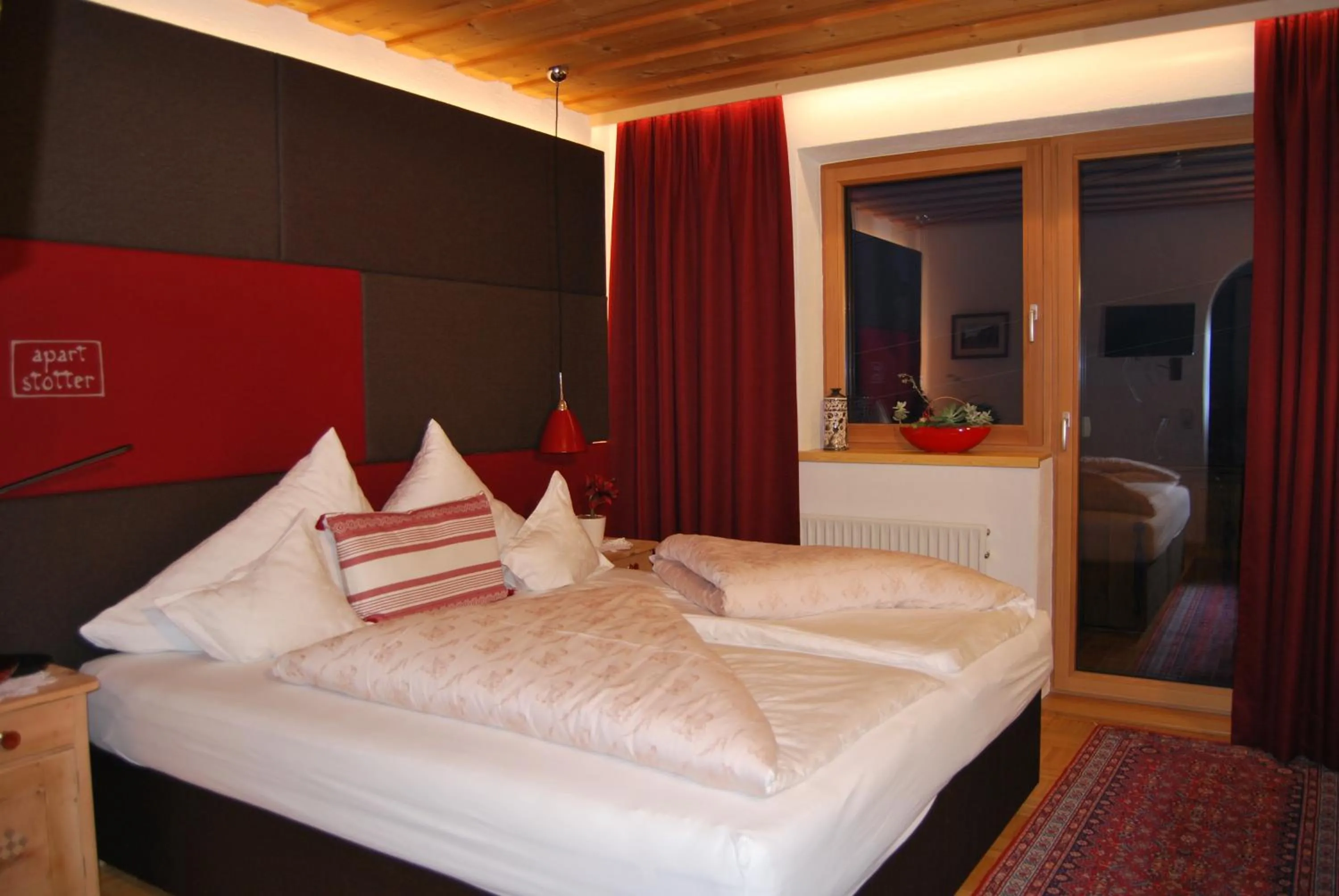Photo of the whole room, Bed in Apart Stotter