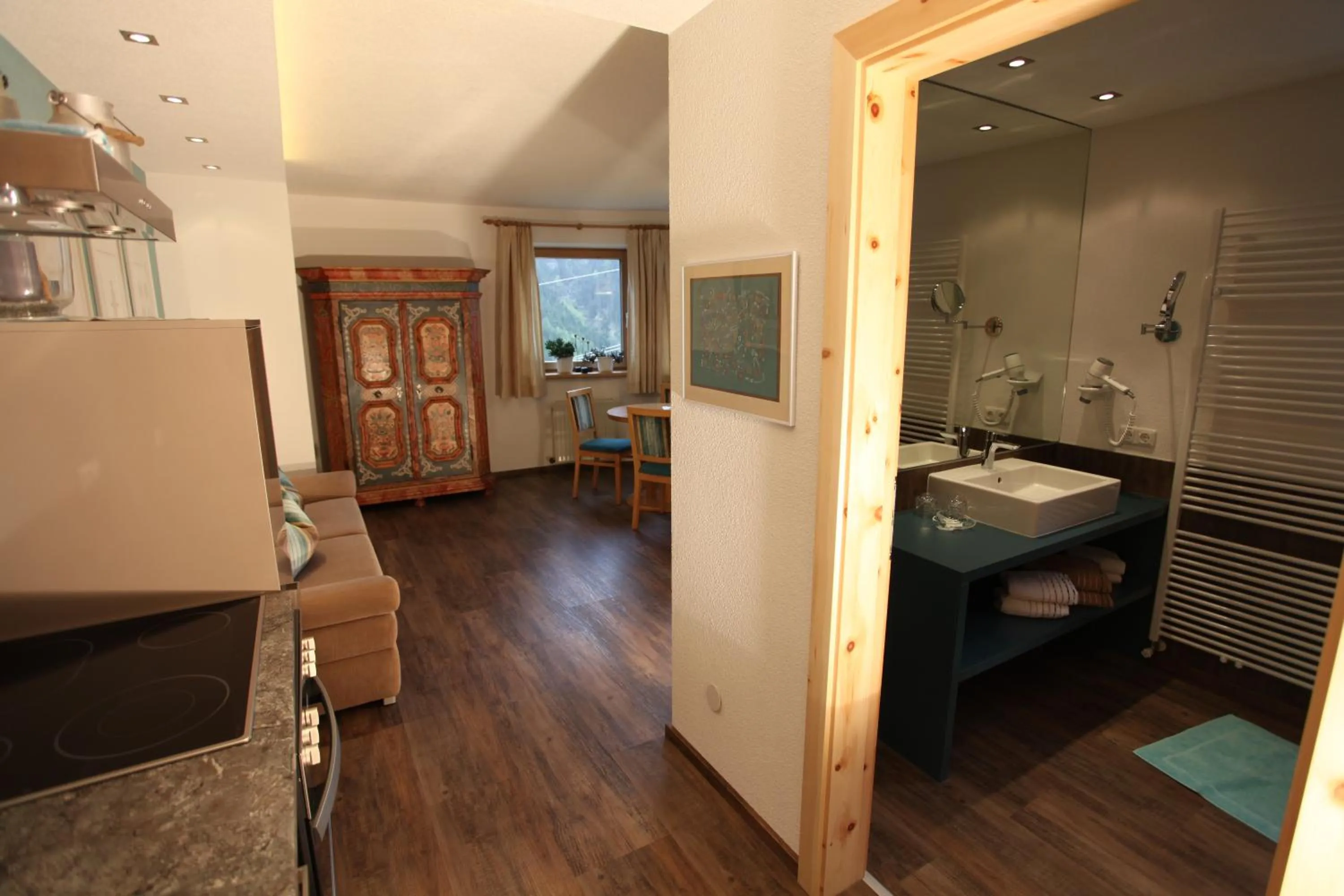 Photo of the whole room, Bed in Apart Stotter