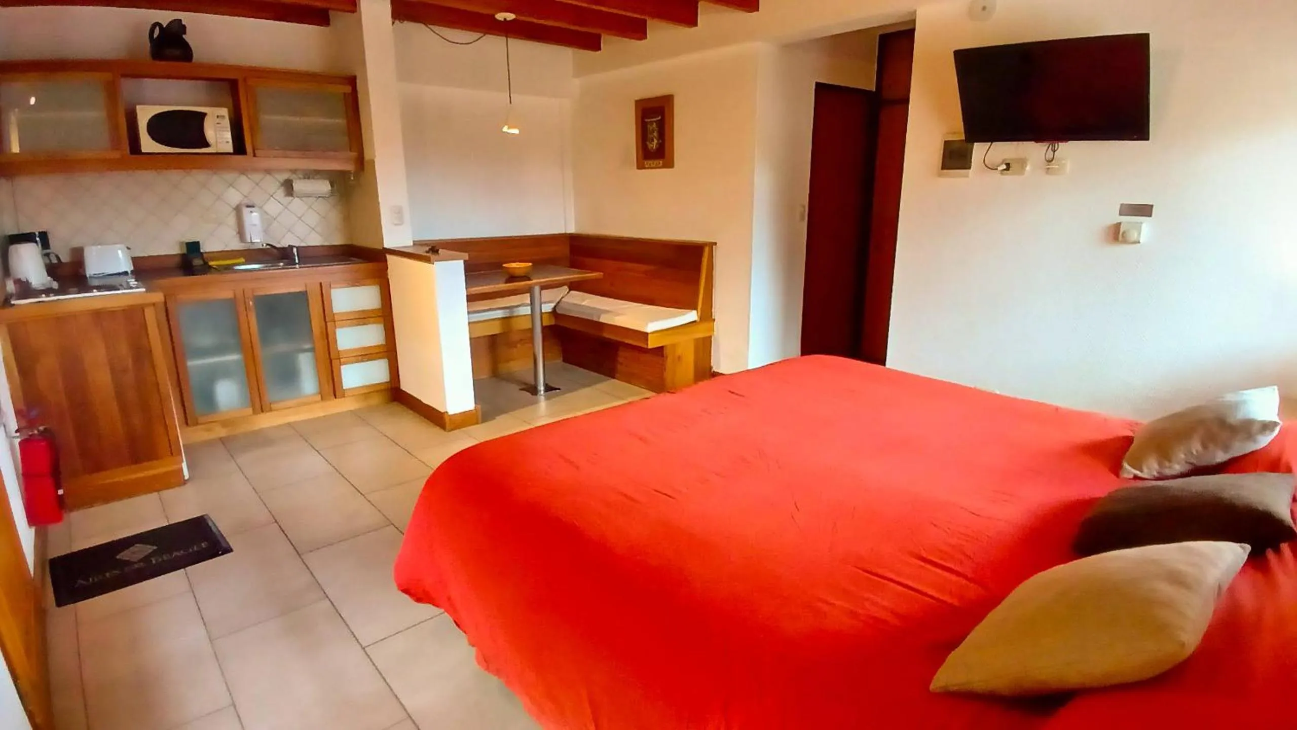 Kitchen or kitchenette, Bed in Aires del Beagle Apartment