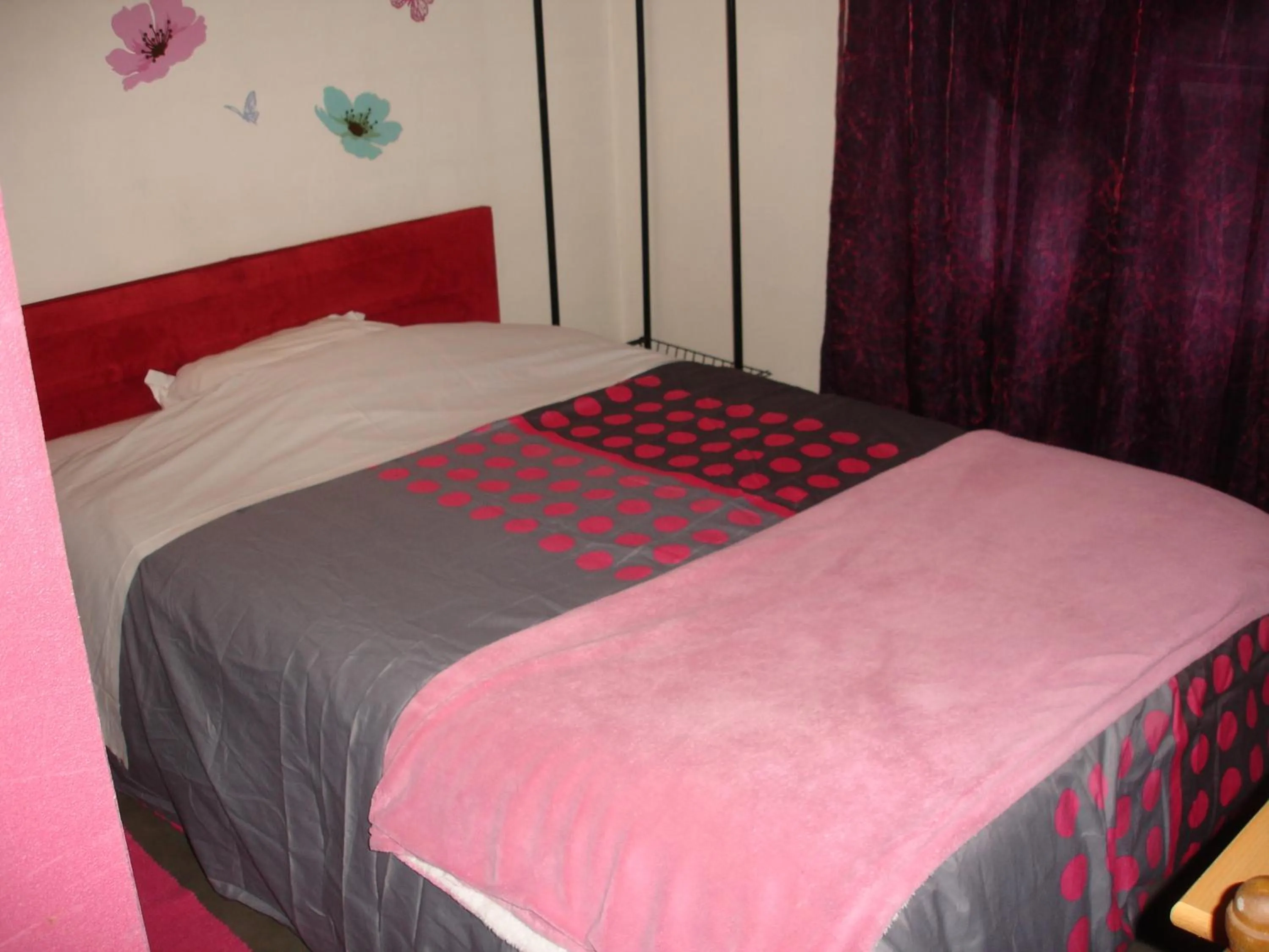 Bedroom, Bed in Hôtel de La Marmotte