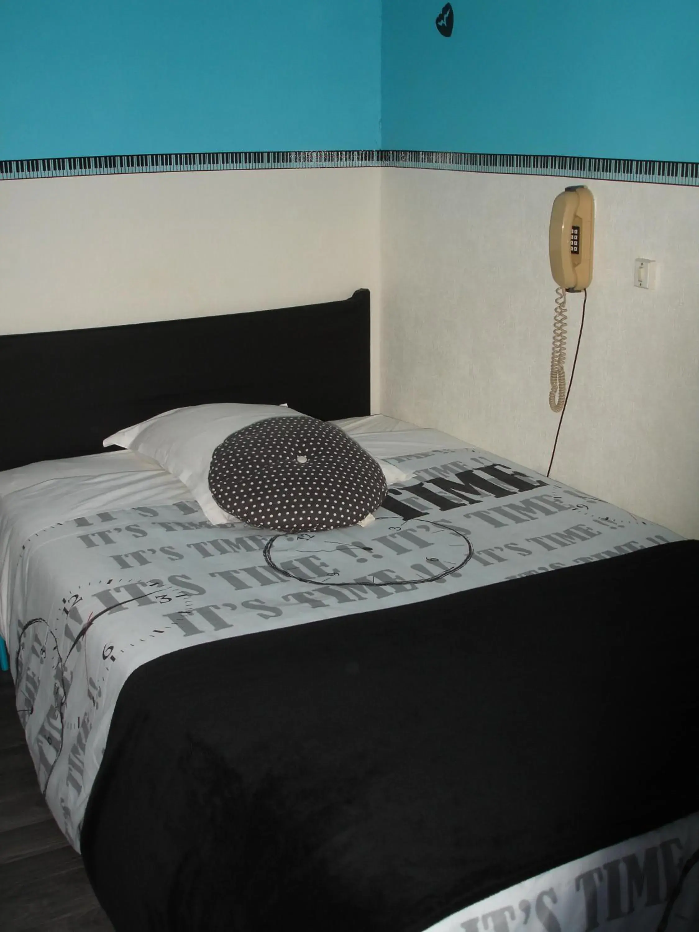 Single Room in Hôtel de La Marmotte Single Room in Hôtel de La Marmotte