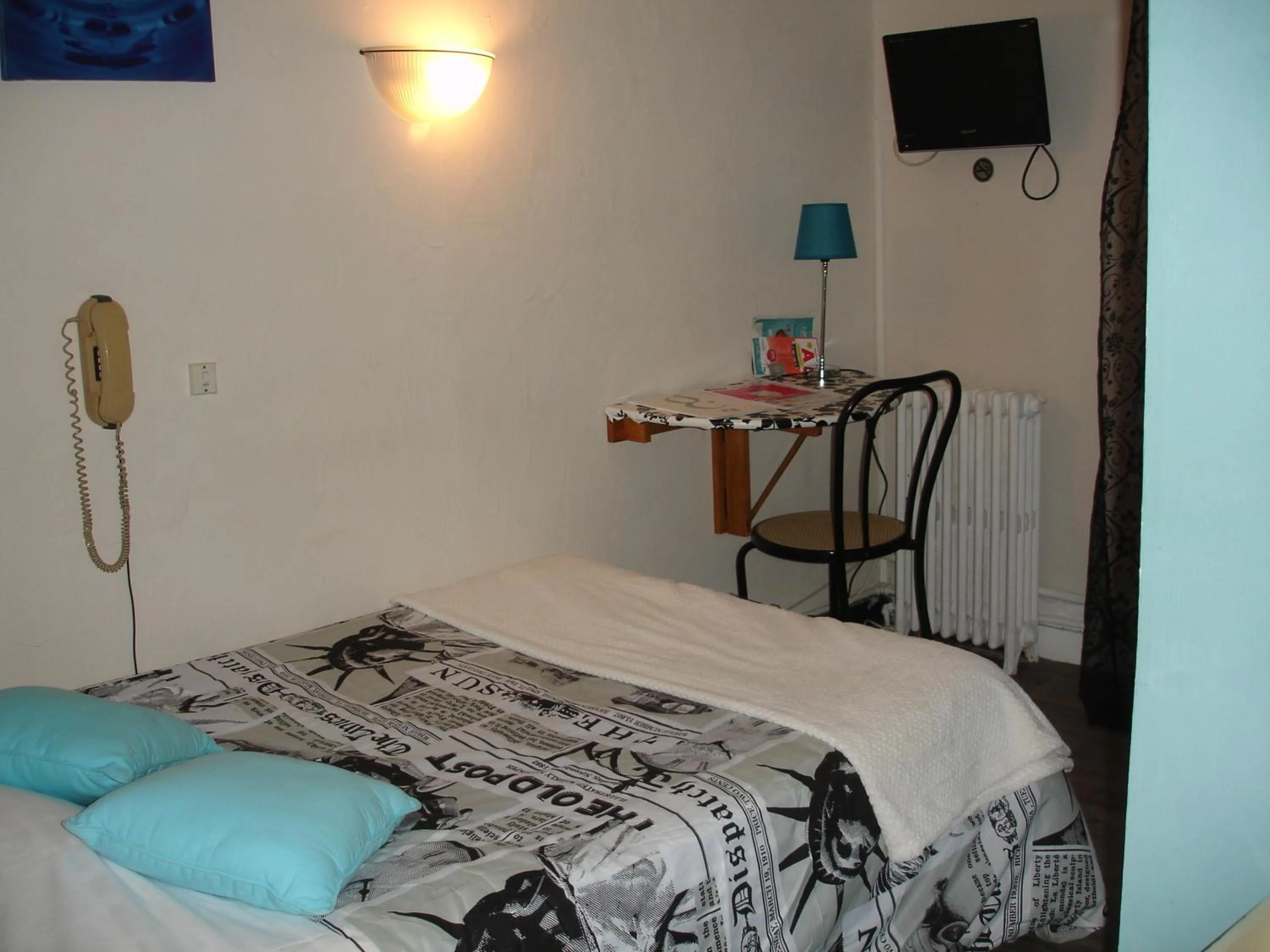 Bedroom, Bed in Hôtel de La Marmotte