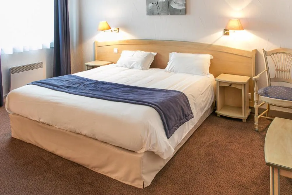 Bed in Le Charollais Motel Contact-Hôtel