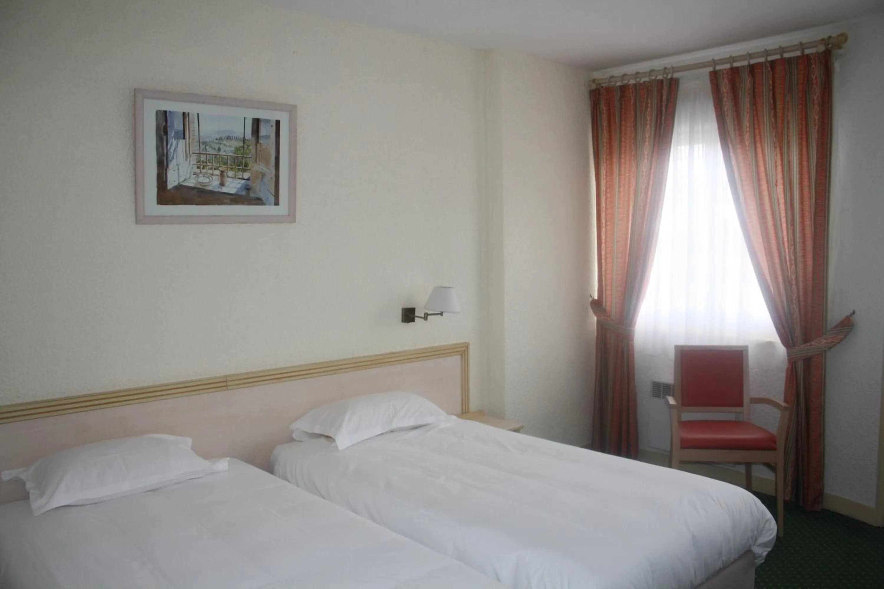 Photo of the whole room, Bed in Le Charollais Motel Contact-Hôtel