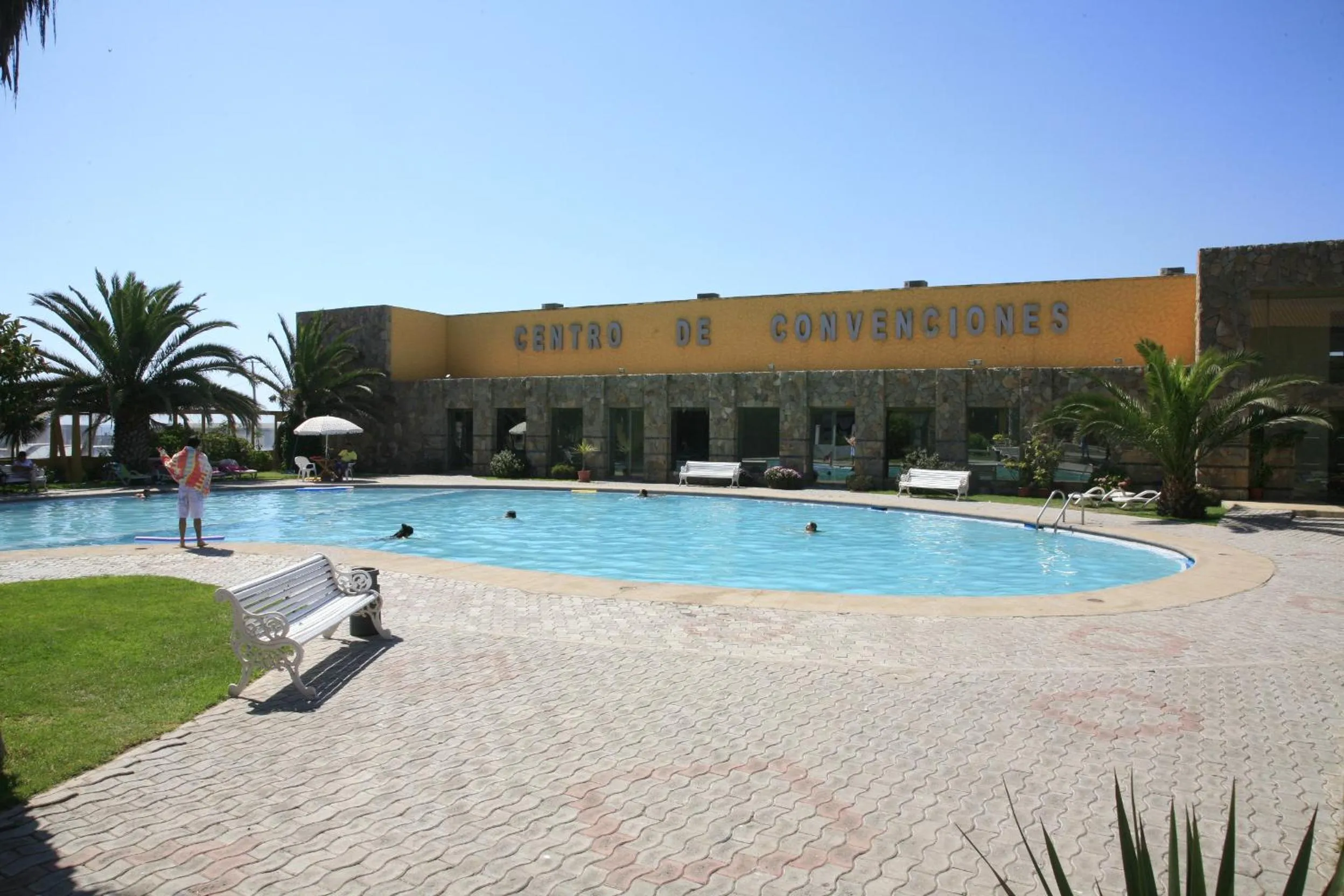 Swimming pool in Hotel La Serena Plaza