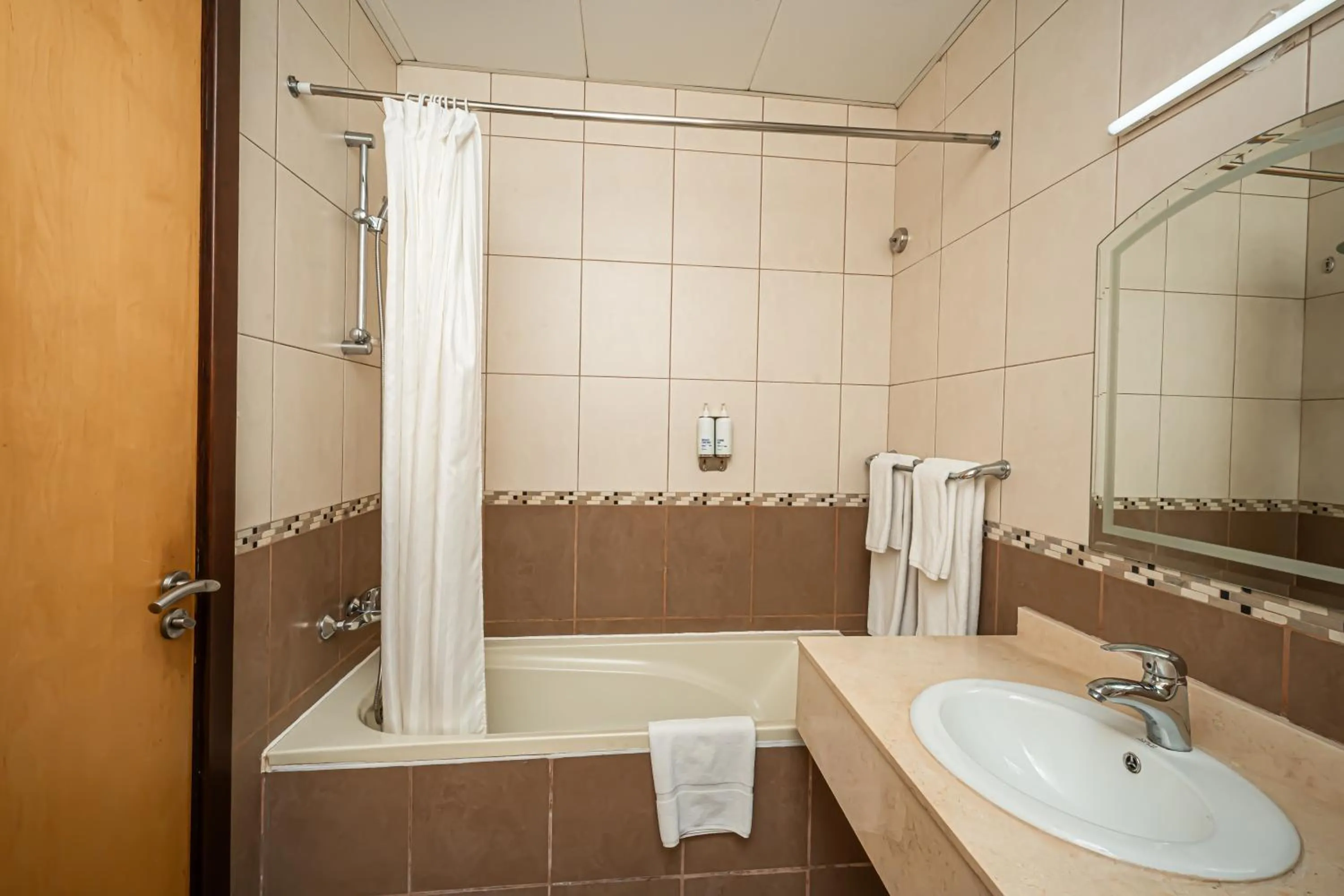 Bathroom in Kingsgate Hotel Doha by Millennium Hotels